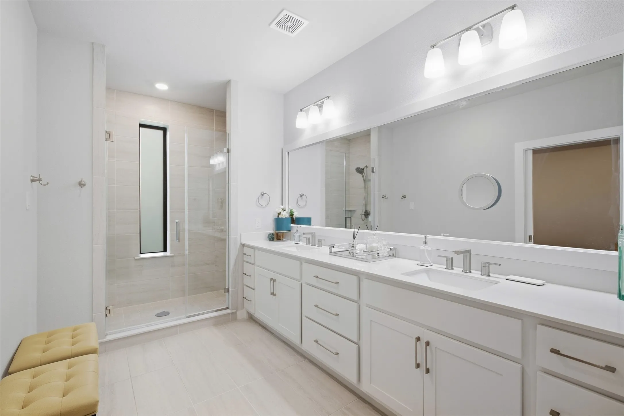 Townhouse For Sale in Dallas County , 2309 Rook Drive, Dallas, Texas 75211, 3 Bedroom, 3 Bathroom, 2 Garage spaces, 2,230 Sqft, built in 2021, mls#21405740, Real Estate Agent in Dallas, Homes For Sale in Dallas county, Homes For Sale in Dallas, Realtor in Dallas Texas, Real Estate Brokerage Independent Realty Texas, Luminita Cordes Realtor