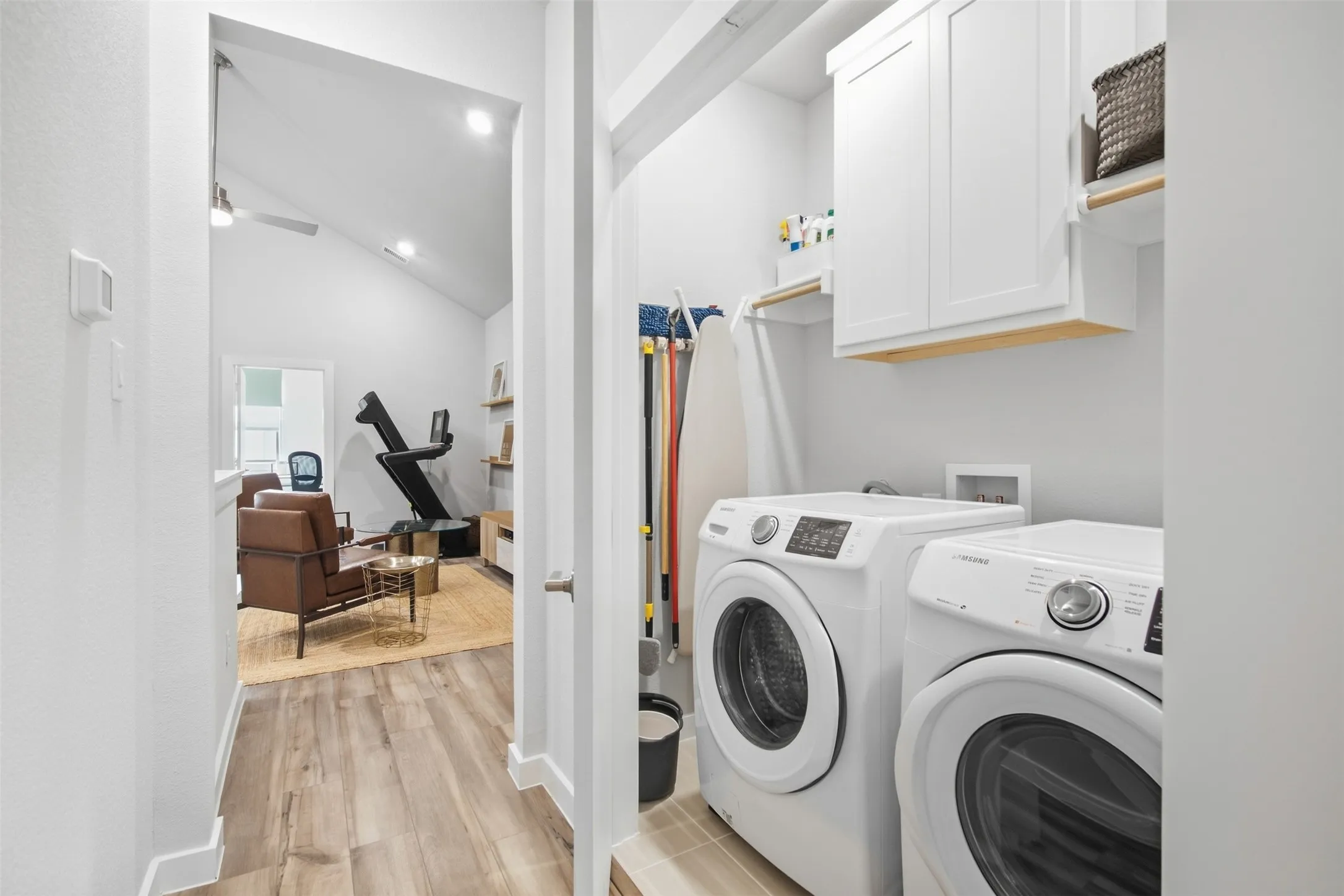 Townhouse For Sale in Dallas County , 2309 Rook Drive, Dallas, Texas 75211, 3 Bedroom, 3 Bathroom, 2 Garage spaces, 2,230 Sqft, built in 2021, mls#21405740, Real Estate Agent in Dallas, Homes For Sale in Dallas county, Homes For Sale in Dallas, Realtor in Dallas Texas, Real Estate Brokerage Independent Realty Texas, Luminita Cordes Realtor
