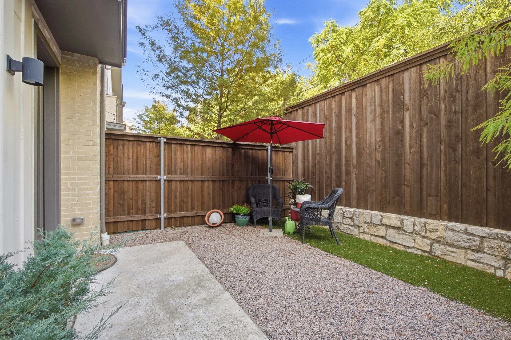 Townhouse For Sale in Dallas County , 2309 Rook Drive, Dallas, Texas 75211, 3 Bedroom, 3 Bathroom, 2 Garage spaces, 2,230 Sqft, built in 2021, mls#21405740, Real Estate Agent in Dallas, Homes For Sale in Dallas county, Homes For Sale in Dallas, Realtor in Dallas Texas, Real Estate Brokerage Independent Realty Texas, Luminita Cordes Realtor
