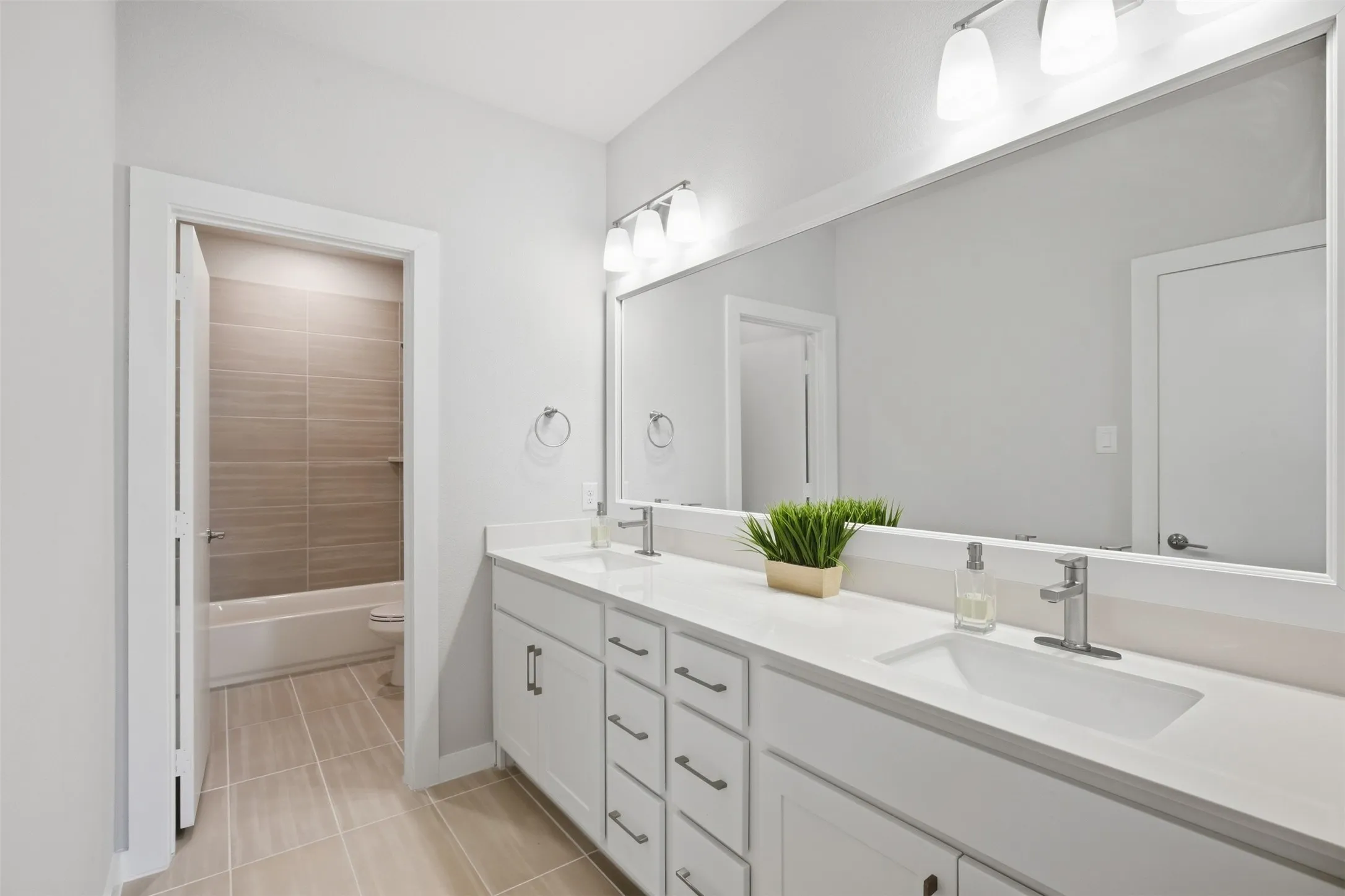 Townhouse For Sale in Dallas County , 2309 Rook Drive, Dallas, Texas 75211, 3 Bedroom, 3 Bathroom, 2 Garage spaces, 2,230 Sqft, built in 2021, mls#21405740, Real Estate Agent in Dallas, Homes For Sale in Dallas county, Homes For Sale in Dallas, Realtor in Dallas Texas, Real Estate Brokerage Independent Realty Texas, Luminita Cordes Realtor