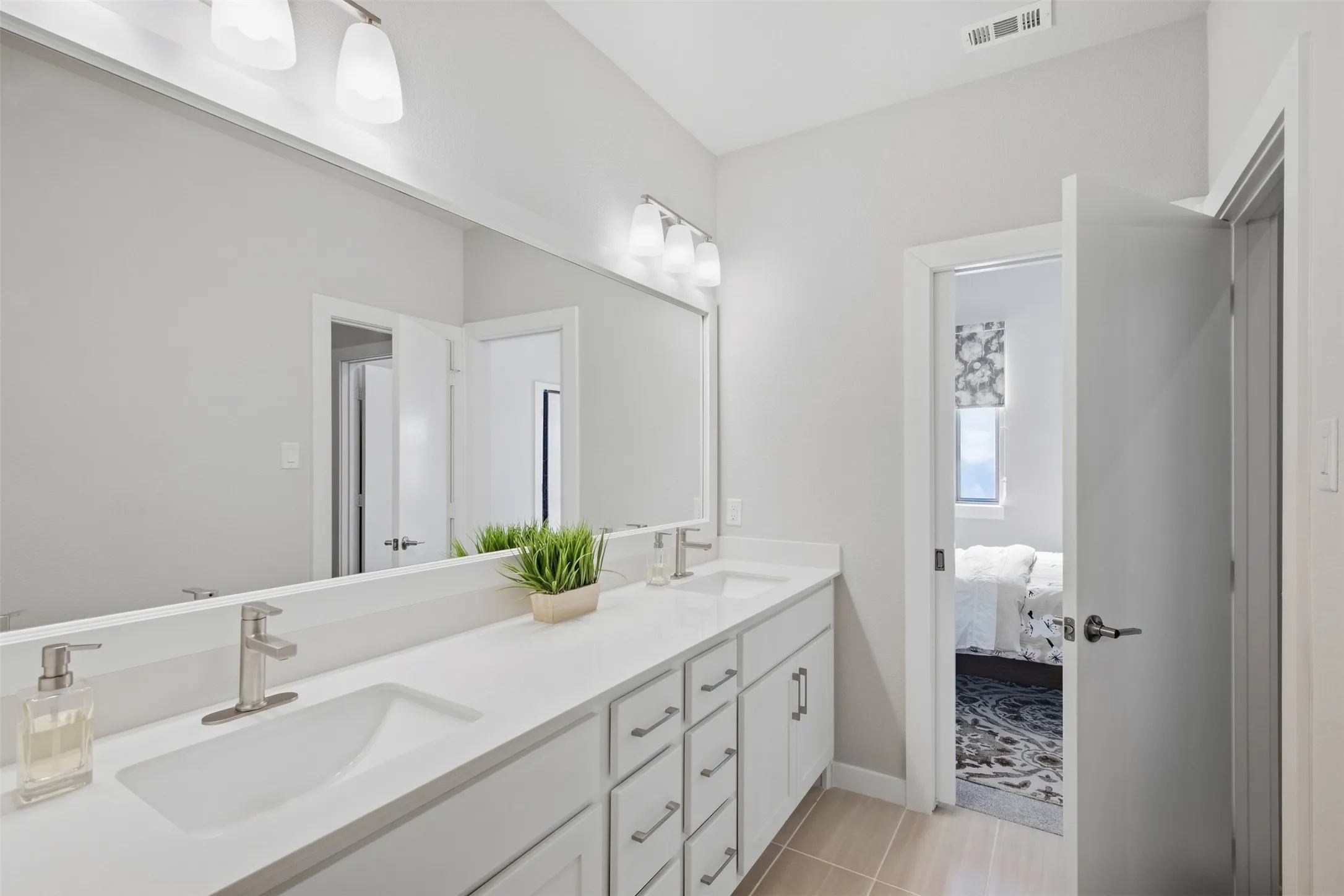 Townhouse For Sale in Dallas County , 2309 Rook Drive, Dallas, Texas 75211, 3 Bedroom, 3 Bathroom, 2 Garage spaces, 2,230 Sqft, built in 2021, mls#21405740, Real Estate Agent in Dallas, Homes For Sale in Dallas county, Homes For Sale in Dallas, Realtor in Dallas Texas, Real Estate Brokerage Independent Realty Texas, Luminita Cordes Realtor
