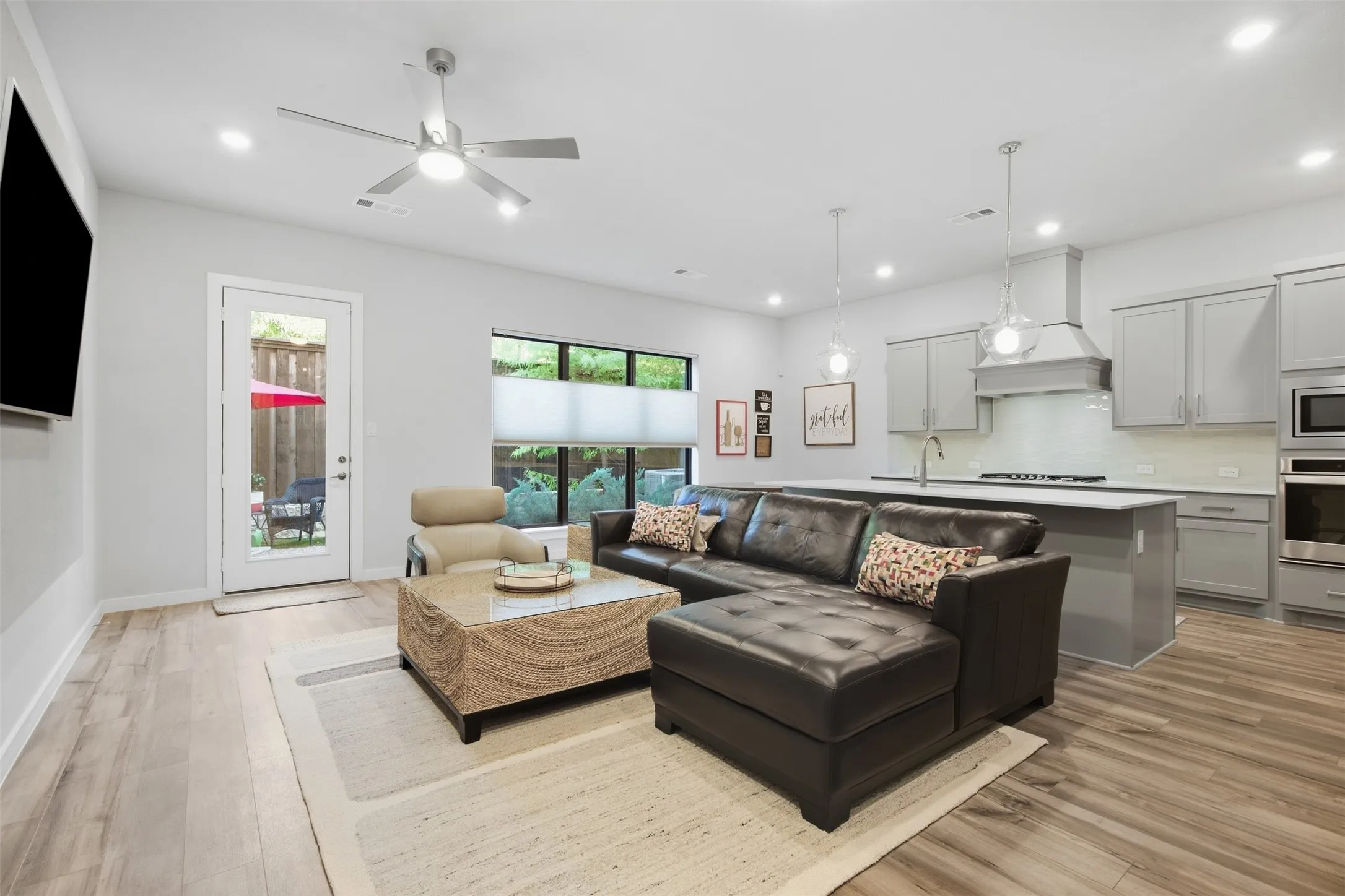 Townhouse For Sale in Dallas County , 2309 Rook Drive, Dallas, Texas 75211, 3 Bedroom, 3 Bathroom, 2 Garage spaces, 2,230 Sqft, built in 2021, mls#21405740, Real Estate Agent in Dallas, Homes For Sale in Dallas county, Homes For Sale in Dallas, Realtor in Dallas Texas, Real Estate Brokerage Independent Realty Texas, Luminita Cordes Realtor