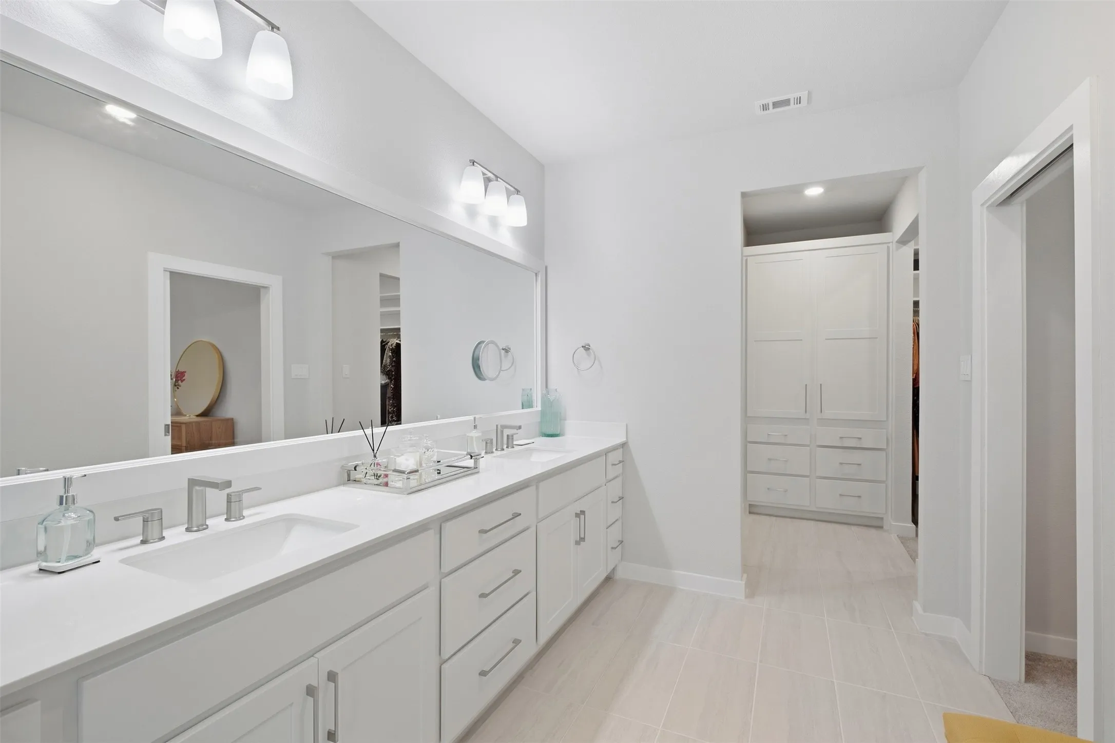 Townhouse For Sale in Dallas County , 2309 Rook Drive, Dallas, Texas 75211, 3 Bedroom, 3 Bathroom, 2 Garage spaces, 2,230 Sqft, built in 2021, mls#21405740, Real Estate Agent in Dallas, Homes For Sale in Dallas county, Homes For Sale in Dallas, Realtor in Dallas Texas, Real Estate Brokerage Independent Realty Texas, Luminita Cordes Realtor