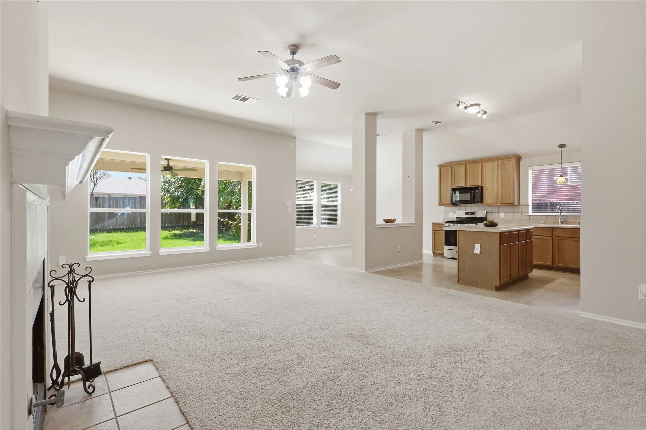 Single Family Residence For Sale in Collin County , 1273 Stone Lane, Celina, Texas 75009, 3 Bedroom, 2 Bathroom, 2 Garage spaces, 2,008 Sqft, built in 2004, mls#21405788, Real Estate Agent in Celina, Homes For Sale in Collin county, Homes For Sale in Celina, Realtor in Celina Texas, Real Estate Brokerage Independent Realty Texas, Luminita Cordes Realtor