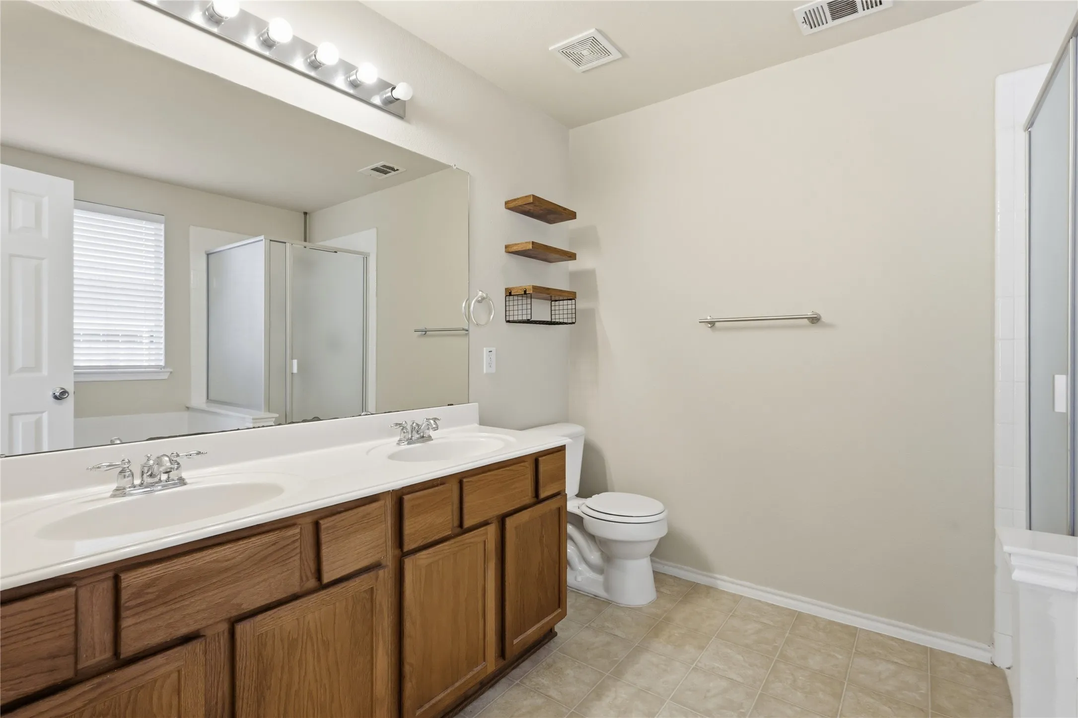 Single Family Residence For Sale in Collin County , 1273 Stone Lane, Celina, Texas 75009, 3 Bedroom, 2 Bathroom, 2 Garage spaces, 2,008 Sqft, built in 2004, mls#21405788, Real Estate Agent in Celina, Homes For Sale in Collin county, Homes For Sale in Celina, Realtor in Celina Texas, Real Estate Brokerage Independent Realty Texas, Luminita Cordes Realtor