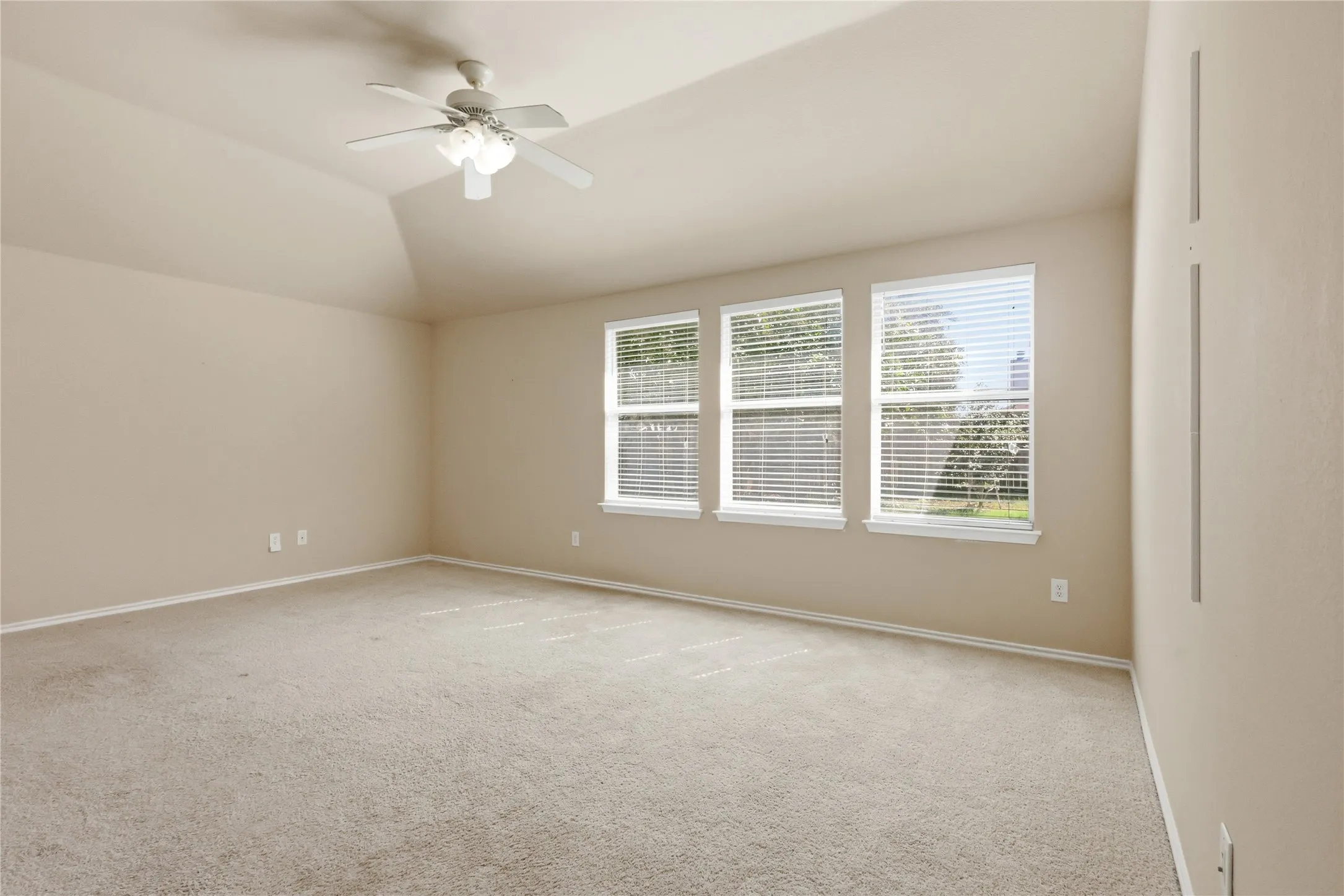 Single Family Residence For Sale in Collin County , 1273 Stone Lane, Celina, Texas 75009, 3 Bedroom, 2 Bathroom, 2 Garage spaces, 2,008 Sqft, built in 2004, mls#21405788, Real Estate Agent in Celina, Homes For Sale in Collin county, Homes For Sale in Celina, Realtor in Celina Texas, Real Estate Brokerage Independent Realty Texas, Luminita Cordes Realtor