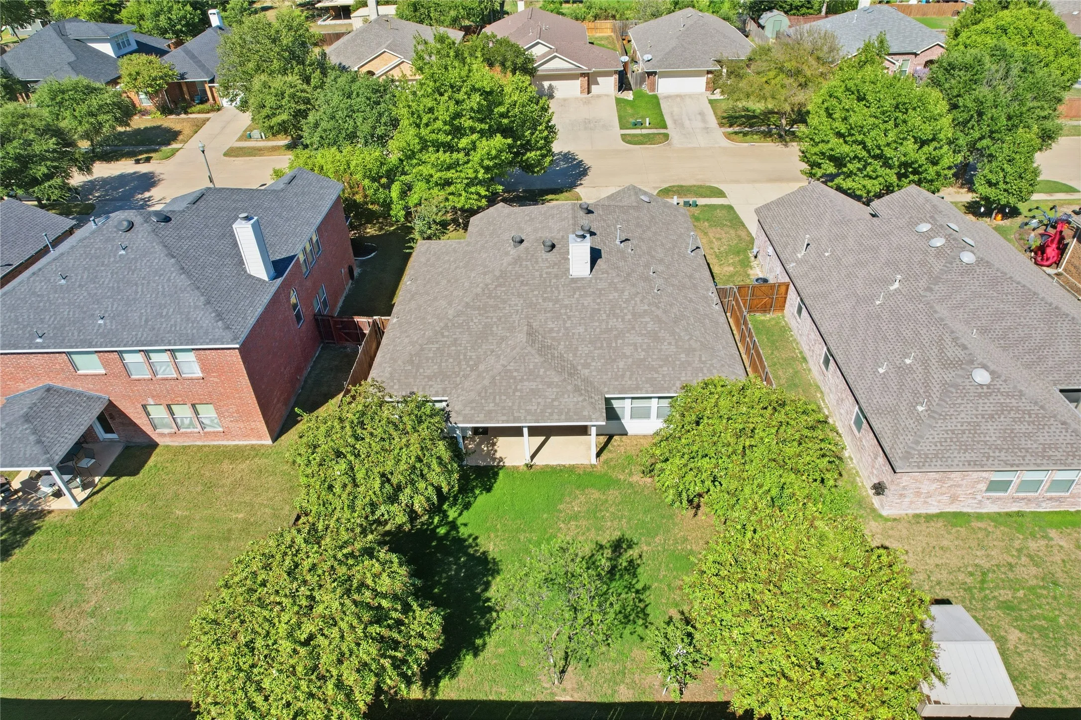 Single Family Residence For Sale in Collin County , 1273 Stone Lane, Celina, Texas 75009, 3 Bedroom, 2 Bathroom, 2 Garage spaces, 2,008 Sqft, built in 2004, mls#21405788, Real Estate Agent in Celina, Homes For Sale in Collin county, Homes For Sale in Celina, Realtor in Celina Texas, Real Estate Brokerage Independent Realty Texas, Luminita Cordes Realtor