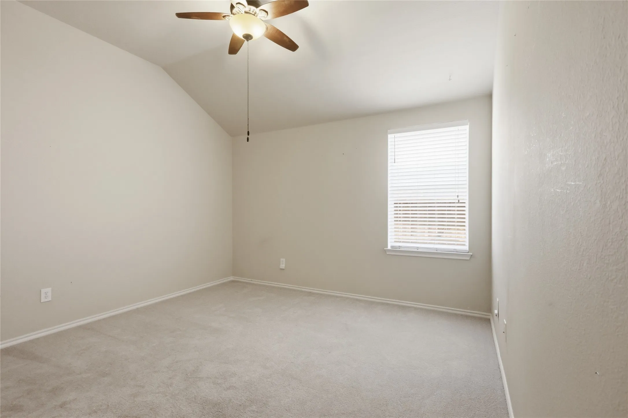 Single Family Residence For Sale in Collin County , 1273 Stone Lane, Celina, Texas 75009, 3 Bedroom, 2 Bathroom, 2 Garage spaces, 2,008 Sqft, built in 2004, mls#21405788, Real Estate Agent in Celina, Homes For Sale in Collin county, Homes For Sale in Celina, Realtor in Celina Texas, Real Estate Brokerage Independent Realty Texas, Luminita Cordes Realtor