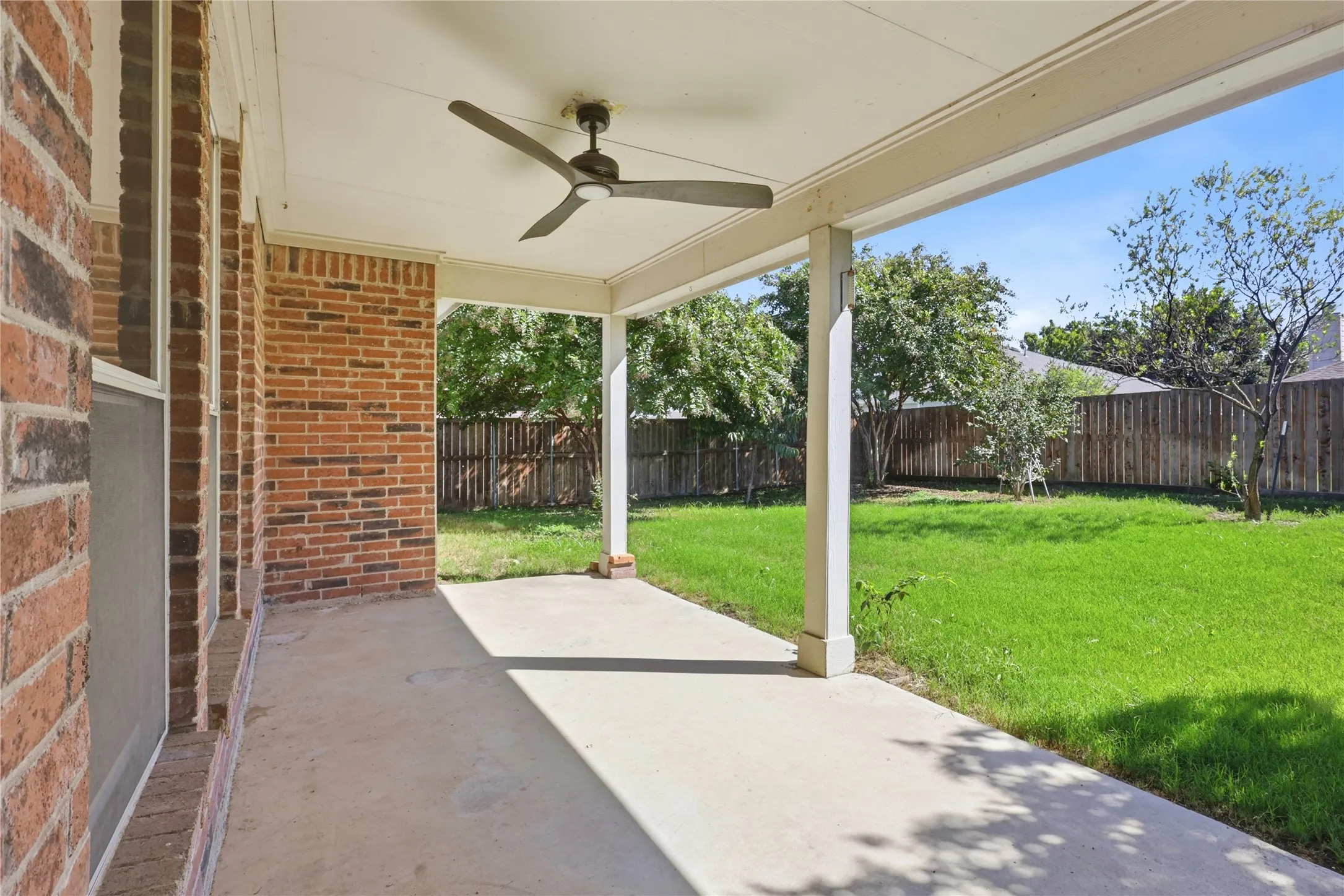 Single Family Residence For Sale in Collin County , 1273 Stone Lane, Celina, Texas 75009, 3 Bedroom, 2 Bathroom, 2 Garage spaces, 2,008 Sqft, built in 2004, mls#21405788, Real Estate Agent in Celina, Homes For Sale in Collin county, Homes For Sale in Celina, Realtor in Celina Texas, Real Estate Brokerage Independent Realty Texas, Luminita Cordes Realtor