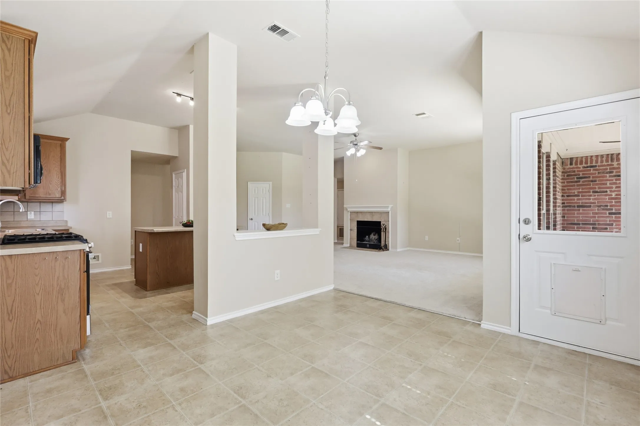 Single Family Residence For Sale in Collin County , 1273 Stone Lane, Celina, Texas 75009, 3 Bedroom, 2 Bathroom, 2 Garage spaces, 2,008 Sqft, built in 2004, mls#21405788, Real Estate Agent in Celina, Homes For Sale in Collin county, Homes For Sale in Celina, Realtor in Celina Texas, Real Estate Brokerage Independent Realty Texas, Luminita Cordes Realtor