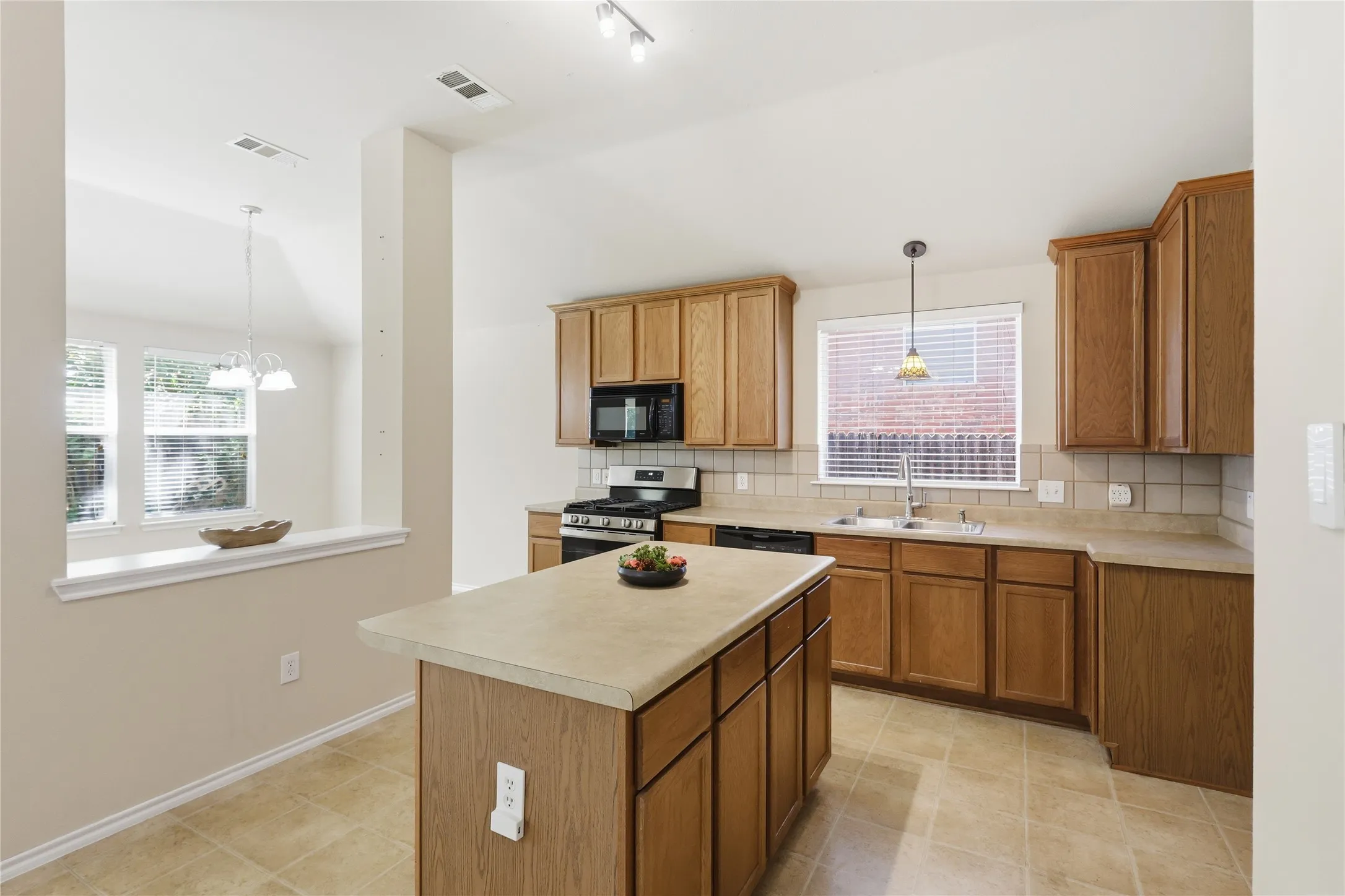 Single Family Residence For Sale in Collin County , 1273 Stone Lane, Celina, Texas 75009, 3 Bedroom, 2 Bathroom, 2 Garage spaces, 2,008 Sqft, built in 2004, mls#21405788, Real Estate Agent in Celina, Homes For Sale in Collin county, Homes For Sale in Celina, Realtor in Celina Texas, Real Estate Brokerage Independent Realty Texas, Luminita Cordes Realtor