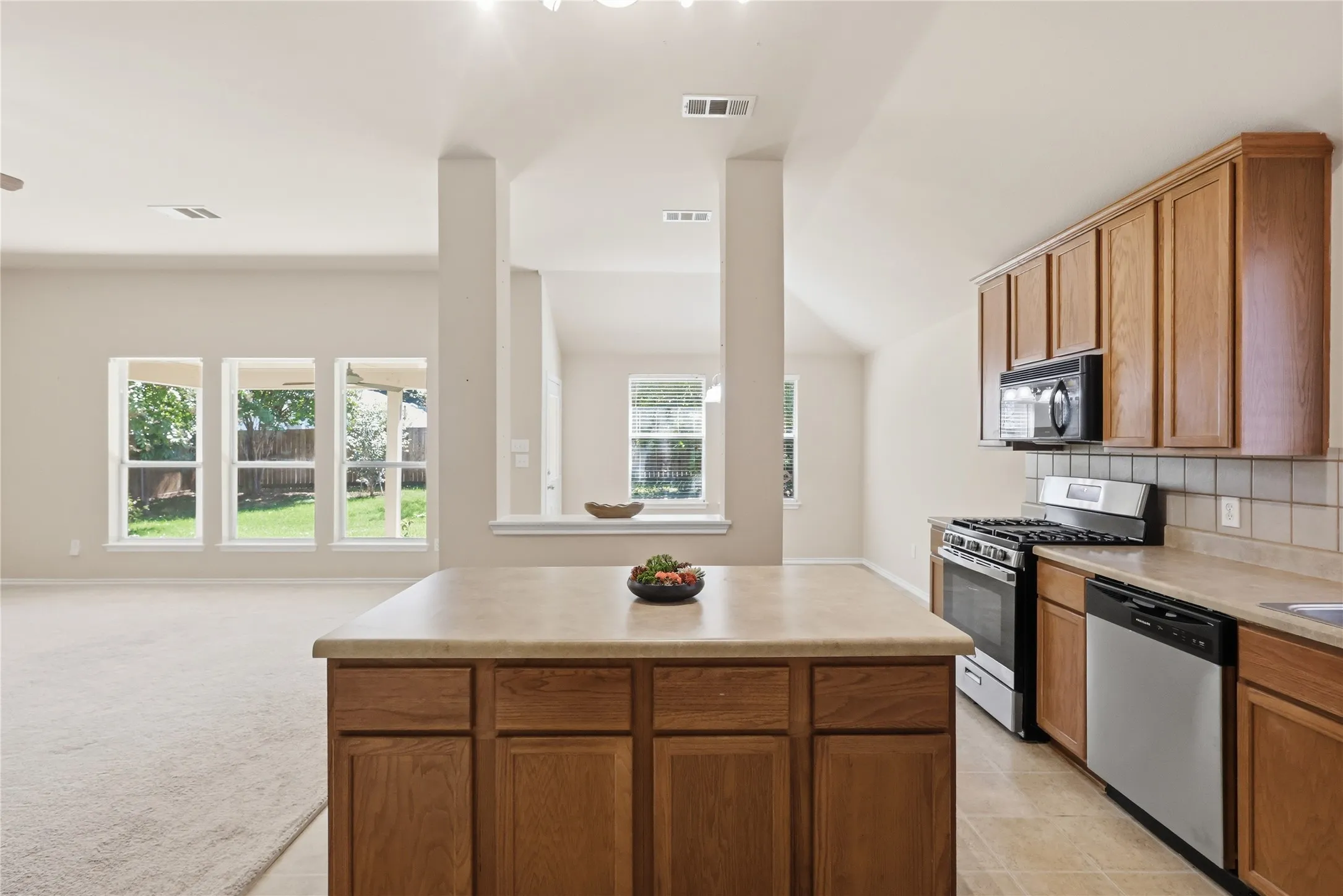 Single Family Residence For Sale in Collin County , 1273 Stone Lane, Celina, Texas 75009, 3 Bedroom, 2 Bathroom, 2 Garage spaces, 2,008 Sqft, built in 2004, mls#21405788, Real Estate Agent in Celina, Homes For Sale in Collin county, Homes For Sale in Celina, Realtor in Celina Texas, Real Estate Brokerage Independent Realty Texas, Luminita Cordes Realtor