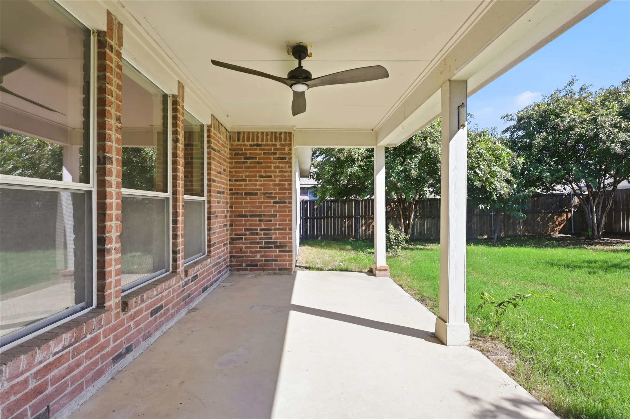 Single Family Residence For Sale in Collin County , 1273 Stone Lane, Celina, Texas 75009, 3 Bedroom, 2 Bathroom, 2 Garage spaces, 2,008 Sqft, built in 2004, mls#21405788, Real Estate Agent in Celina, Homes For Sale in Collin county, Homes For Sale in Celina, Realtor in Celina Texas, Real Estate Brokerage Independent Realty Texas, Luminita Cordes Realtor