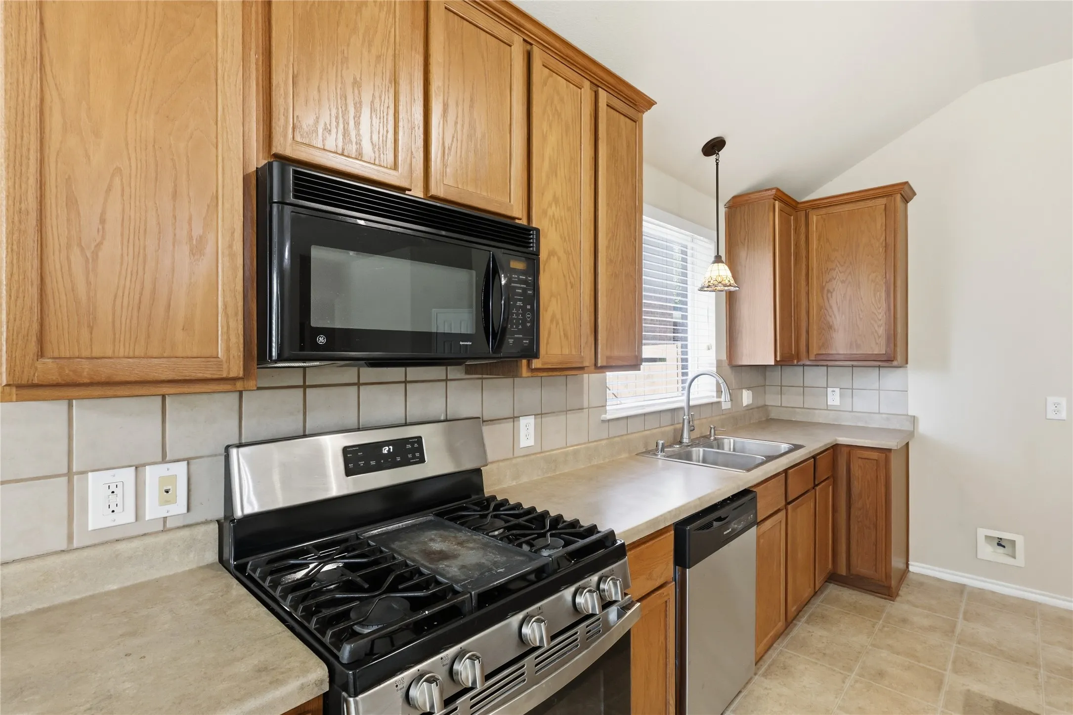 Single Family Residence For Sale in Collin County , 1273 Stone Lane, Celina, Texas 75009, 3 Bedroom, 2 Bathroom, 2 Garage spaces, 2,008 Sqft, built in 2004, mls#21405788, Real Estate Agent in Celina, Homes For Sale in Collin county, Homes For Sale in Celina, Realtor in Celina Texas, Real Estate Brokerage Independent Realty Texas, Luminita Cordes Realtor