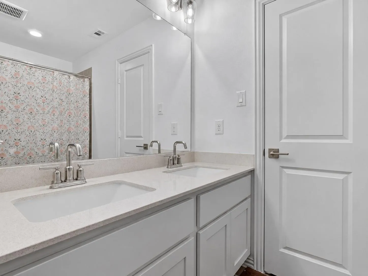 Single Family Residence For Sale in Tarrant County , 1624 Pavin Lane, Fort Worth, Texas 76052, 4 Bedroom, 4 Bathroom, 2 Garage spaces, 2,965 Sqft, built in 2023, mls#21403408, Real Estate Agent in Fort Worth, Homes For Sale in Tarrant county, Homes For Sale in Fort Worth, Realtor in Fort Worth Texas, Real Estate Brokerage Independent Realty Texas, Luminita Cordes Realtor