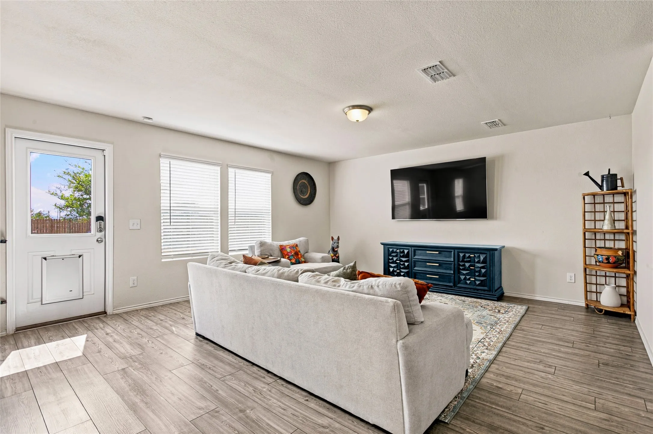 Single Family Residence For Rent in Tarrant County , 4749 Greenham Lane, Fort Worth, Texas 76036, 4 Bedroom, 3 Bathroom, 2 Garage spaces, 2,154 Sqft, built in 2021, mls#21403203, Real Estate Agent in Fort Worth, Homes For Rent in Tarrant county, Homes For Rent in Fort Worth, Realtor in Fort Worth Texas, Real Estate Brokerage Independent Realty Texas, Luminita Cordes Realtor