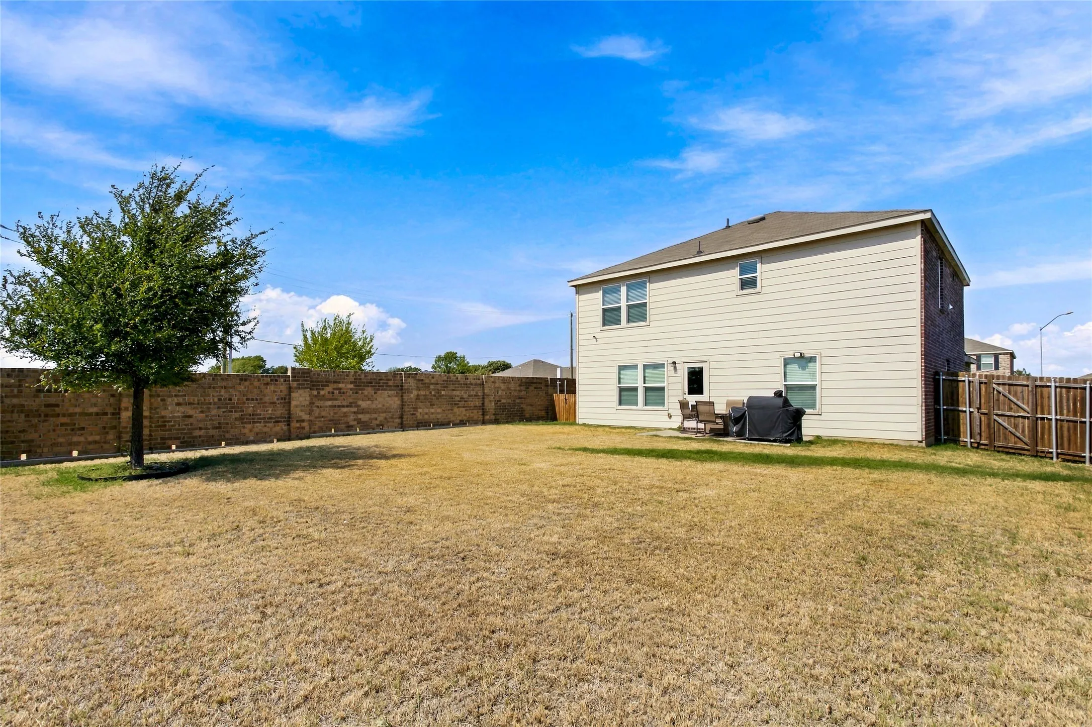 Single Family Residence For Rent in Tarrant County , 4749 Greenham Lane, Fort Worth, Texas 76036, 4 Bedroom, 3 Bathroom, 2 Garage spaces, 2,154 Sqft, built in 2021, mls#21403203, Real Estate Agent in Fort Worth, Homes For Rent in Tarrant county, Homes For Rent in Fort Worth, Realtor in Fort Worth Texas, Real Estate Brokerage Independent Realty Texas, Luminita Cordes Realtor