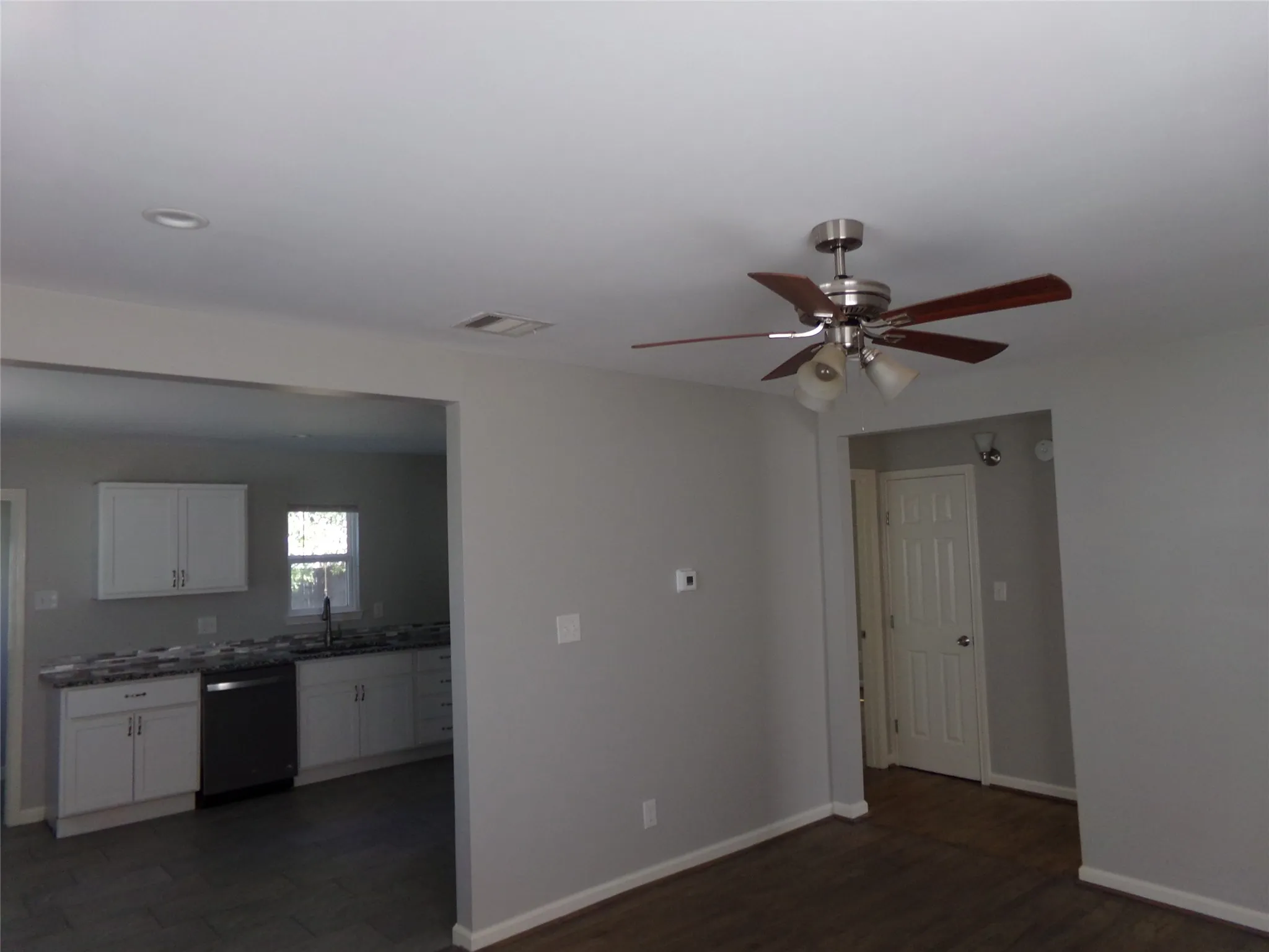 Single Family Residence For Rent in Dallas County , 1237 Sleepy Hollow Drive, Dallas, Texas 75235, 2 Bedroom, 1 Bathroom, Garage spaces, 800 Sqft, built in 1953, mls#21405790, Real Estate Agent in Dallas, Homes For Rent in Dallas county, Homes For Rent in Dallas, Realtor in Dallas Texas, Real Estate Brokerage Independent Realty Texas, Luminita Cordes Realtor