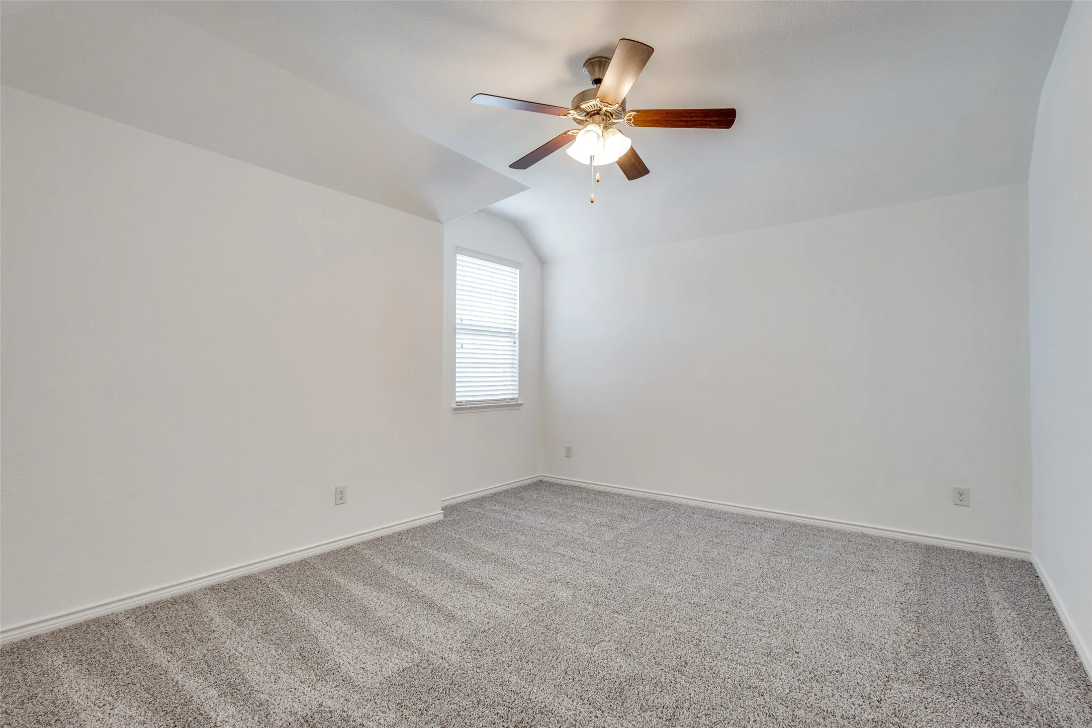Single Family Residence For Rent in Collin County , 9829 Timberwolf, Mc Kinney, Texas 75071, 3 Bedroom, 3 Bathroom, 2 Garage spaces, 1,837 Sqft, built in 2017, mls#21405791, Real Estate Agent in Mc Kinney, Homes For Rent in Collin county, Homes For Rent in Mc Kinney, Realtor in Mc Kinney Texas, Real Estate Brokerage Independent Realty Texas, Luminita Cordes Realtor