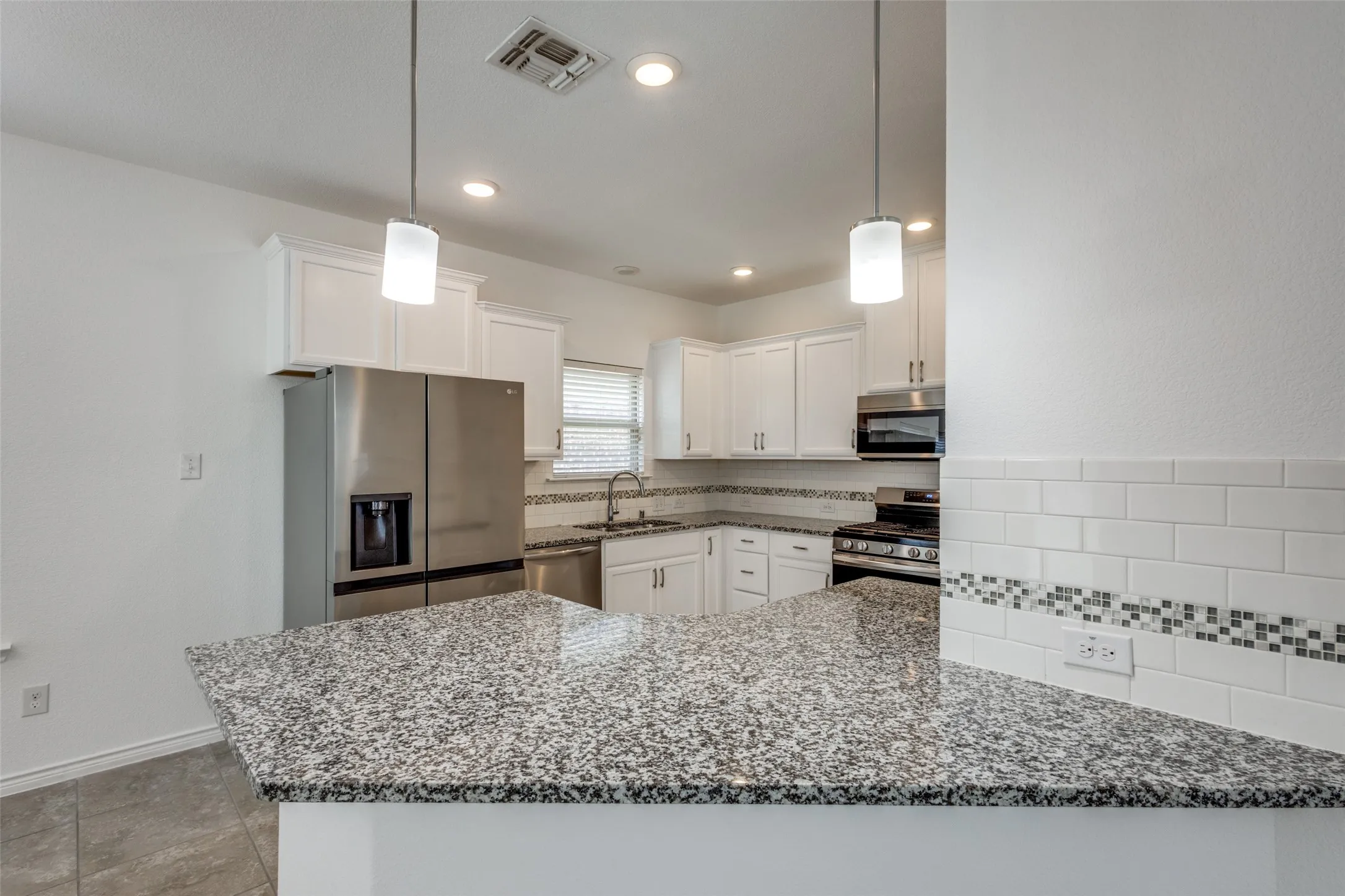 Single Family Residence For Rent in Collin County , 9829 Timberwolf, Mc Kinney, Texas 75071, 3 Bedroom, 3 Bathroom, 2 Garage spaces, 1,837 Sqft, built in 2017, mls#21405791, Real Estate Agent in Mc Kinney, Homes For Rent in Collin county, Homes For Rent in Mc Kinney, Realtor in Mc Kinney Texas, Real Estate Brokerage Independent Realty Texas, Luminita Cordes Realtor