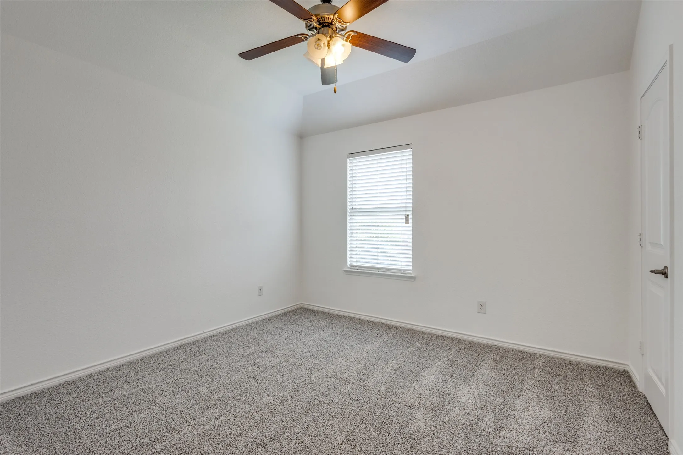 Single Family Residence For Rent in Collin County , 9829 Timberwolf, Mc Kinney, Texas 75071, 3 Bedroom, 3 Bathroom, 2 Garage spaces, 1,837 Sqft, built in 2017, mls#21405791, Real Estate Agent in Mc Kinney, Homes For Rent in Collin county, Homes For Rent in Mc Kinney, Realtor in Mc Kinney Texas, Real Estate Brokerage Independent Realty Texas, Luminita Cordes Realtor