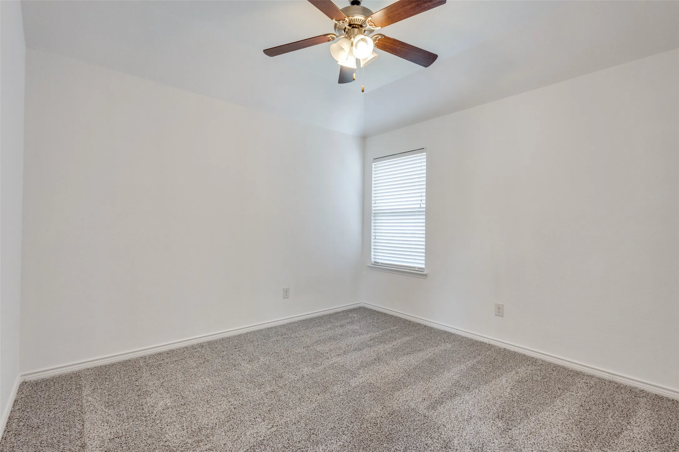 Single Family Residence For Rent in Collin County , 9829 Timberwolf, Mc Kinney, Texas 75071, 3 Bedroom, 3 Bathroom, 2 Garage spaces, 1,837 Sqft, built in 2017, mls#21405791, Real Estate Agent in Mc Kinney, Homes For Rent in Collin county, Homes For Rent in Mc Kinney, Realtor in Mc Kinney Texas, Real Estate Brokerage Independent Realty Texas, Luminita Cordes Realtor