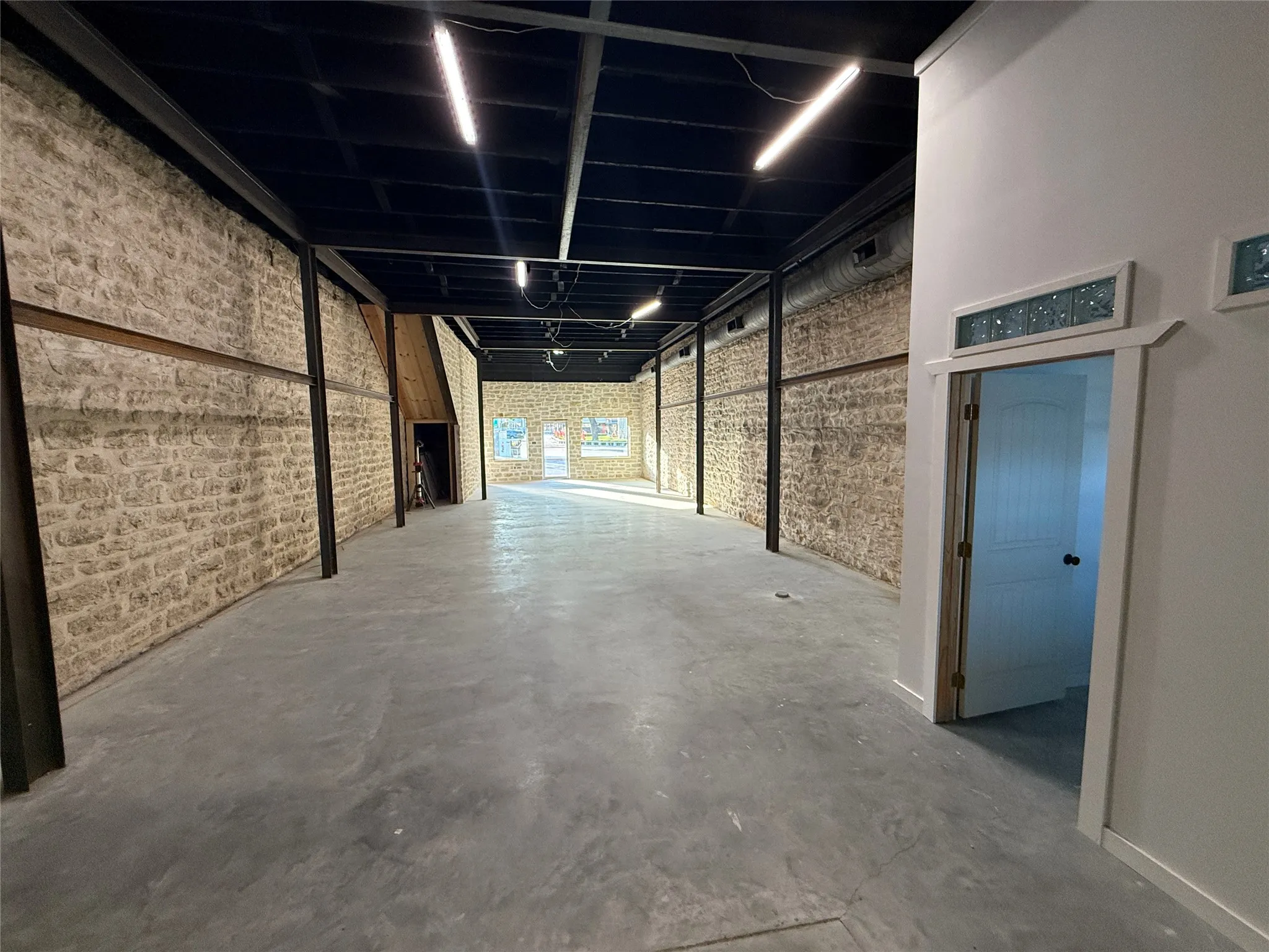 Office For Sale in Hamilton County , 102 N Bell, Hamilton, Texas 76531, 0, 0, Garage spaces, 1,624 Sqft, built in 1900, mls#21404141, Real Estate Agent in Hamilton, Homes For Sale in Hamilton county, Homes For Sale in Hamilton, Realtor in Hamilton Texas, Real Estate Brokerage Independent Realty Texas, Luminita Cordes Realtor