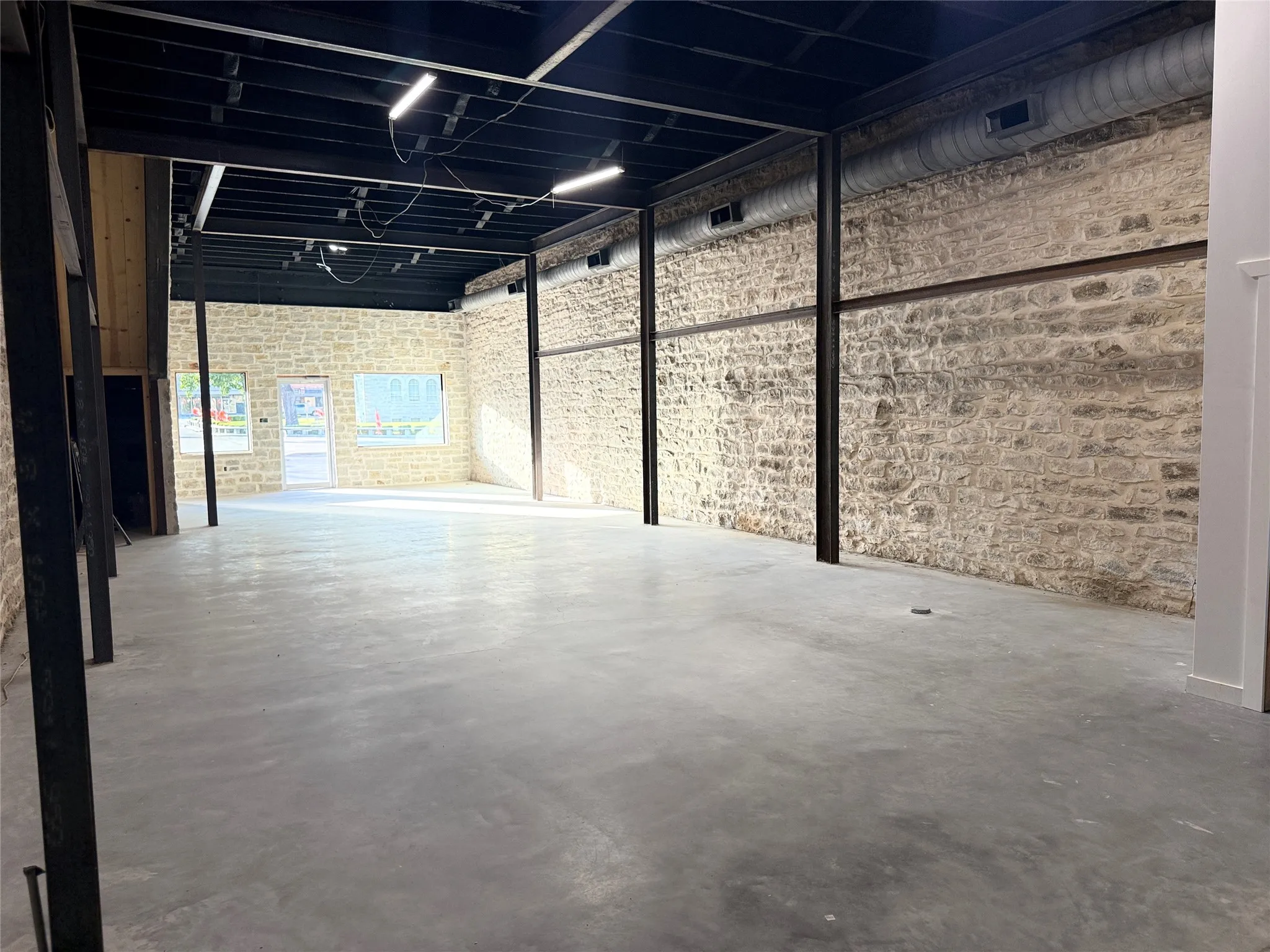 Office For Sale in Hamilton County , 102 N Bell, Hamilton, Texas 76531, 0, 0, Garage spaces, 1,624 Sqft, built in 1900, mls#21404141, Real Estate Agent in Hamilton, Homes For Sale in Hamilton county, Homes For Sale in Hamilton, Realtor in Hamilton Texas, Real Estate Brokerage Independent Realty Texas, Luminita Cordes Realtor