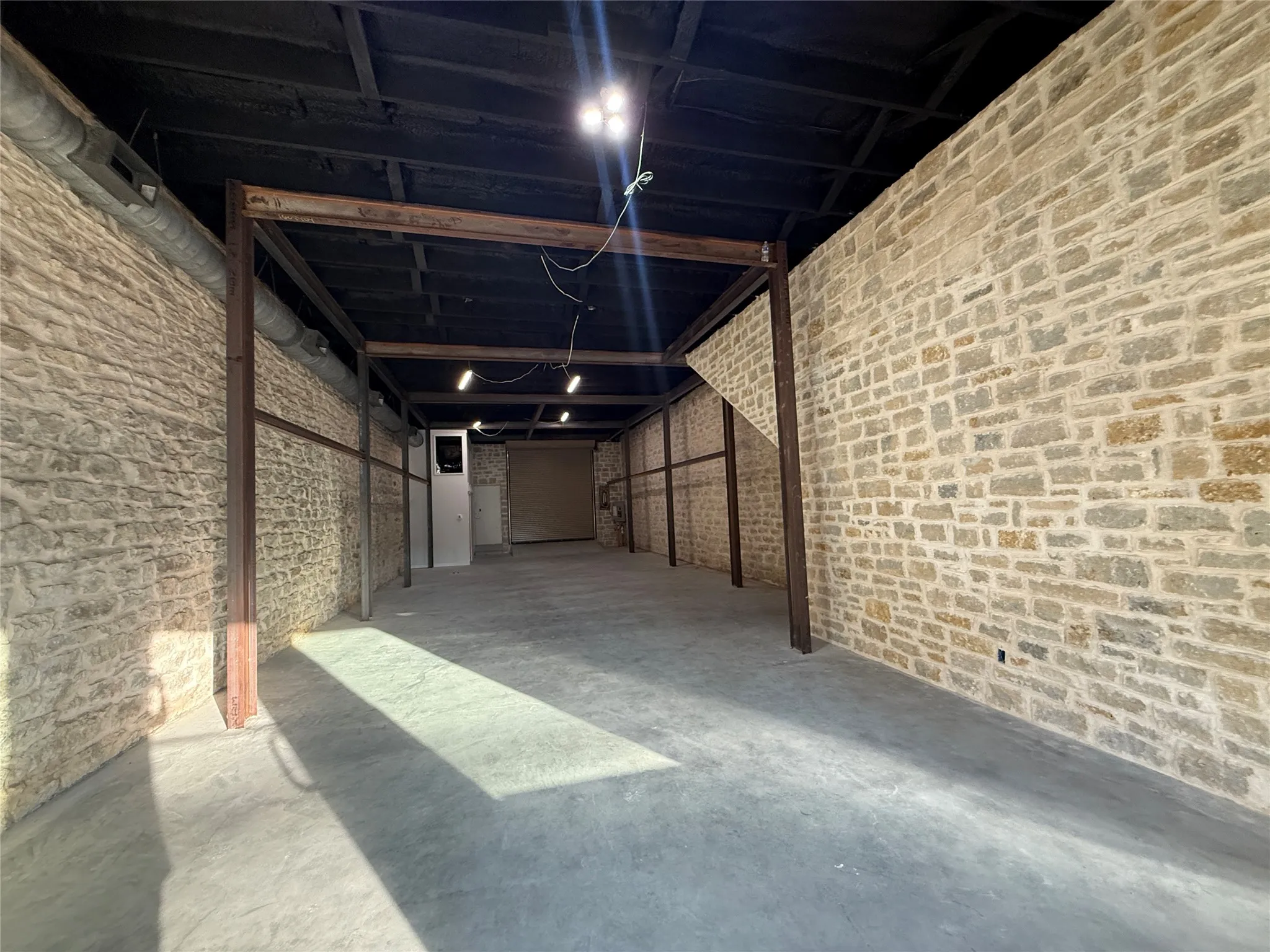 Office For Sale in Hamilton County , 102 N Bell, Hamilton, Texas 76531, 0, 0, Garage spaces, 1,624 Sqft, built in 1900, mls#21404141, Real Estate Agent in Hamilton, Homes For Sale in Hamilton county, Homes For Sale in Hamilton, Realtor in Hamilton Texas, Real Estate Brokerage Independent Realty Texas, Luminita Cordes Realtor