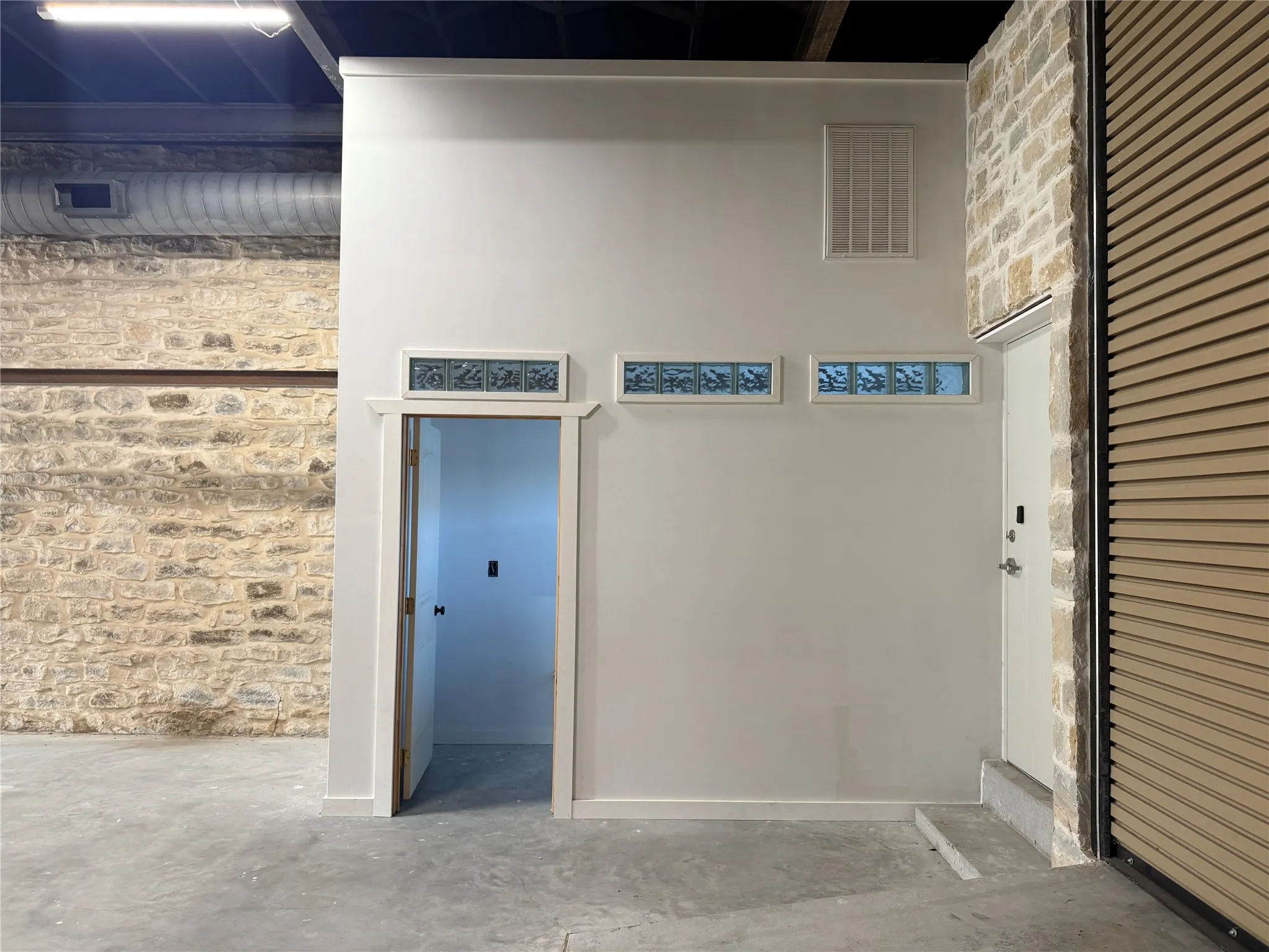 Office For Sale in Hamilton County , 102 N Bell, Hamilton, Texas 76531, 0, 0, Garage spaces, 1,624 Sqft, built in 1900, mls#21404141, Real Estate Agent in Hamilton, Homes For Sale in Hamilton county, Homes For Sale in Hamilton, Realtor in Hamilton Texas, Real Estate Brokerage Independent Realty Texas, Luminita Cordes Realtor