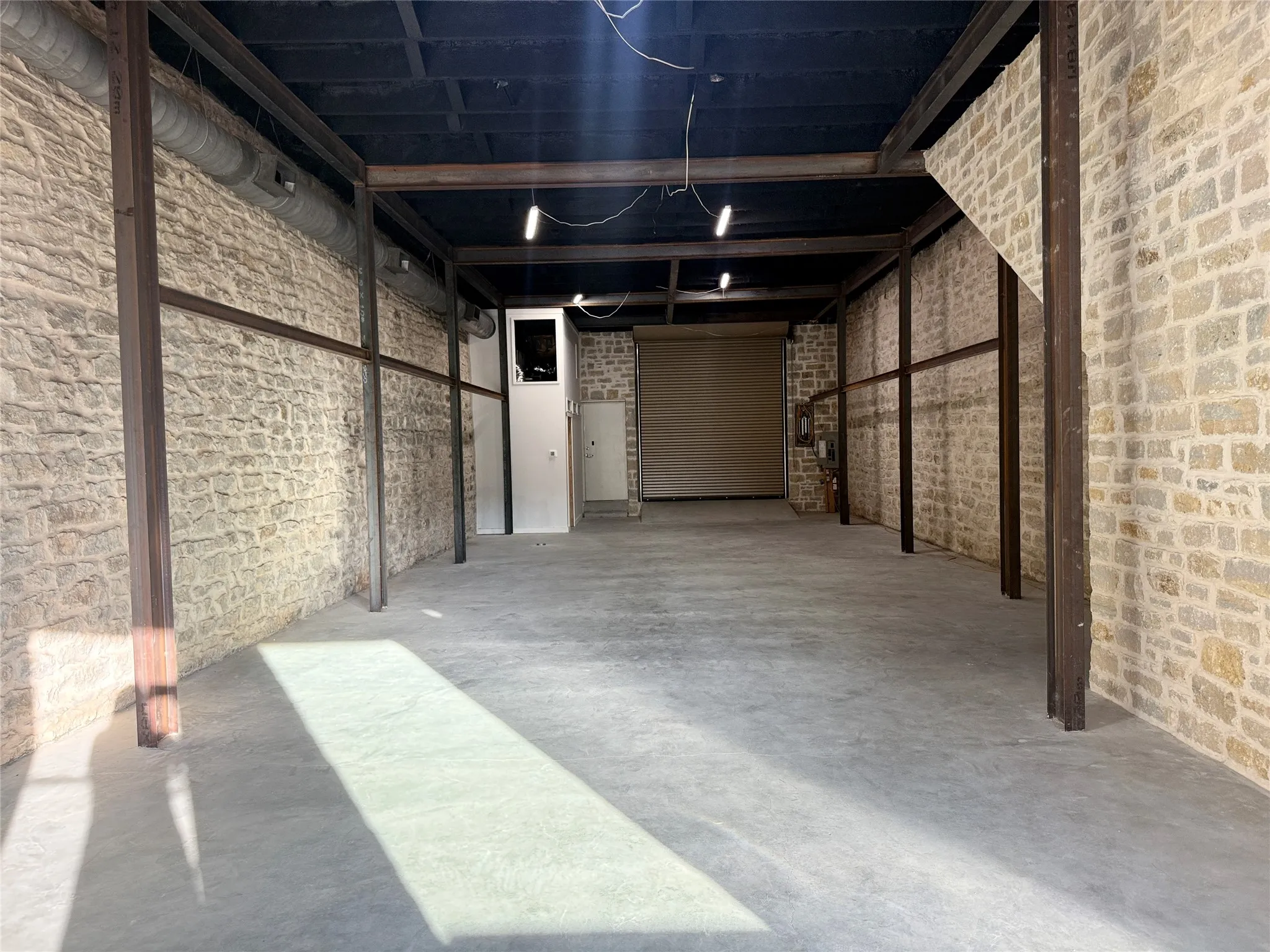 Office For Sale in Hamilton County , 102 N Bell, Hamilton, Texas 76531, 0, 0, Garage spaces, 1,624 Sqft, built in 1900, mls#21404141, Real Estate Agent in Hamilton, Homes For Sale in Hamilton county, Homes For Sale in Hamilton, Realtor in Hamilton Texas, Real Estate Brokerage Independent Realty Texas, Luminita Cordes Realtor