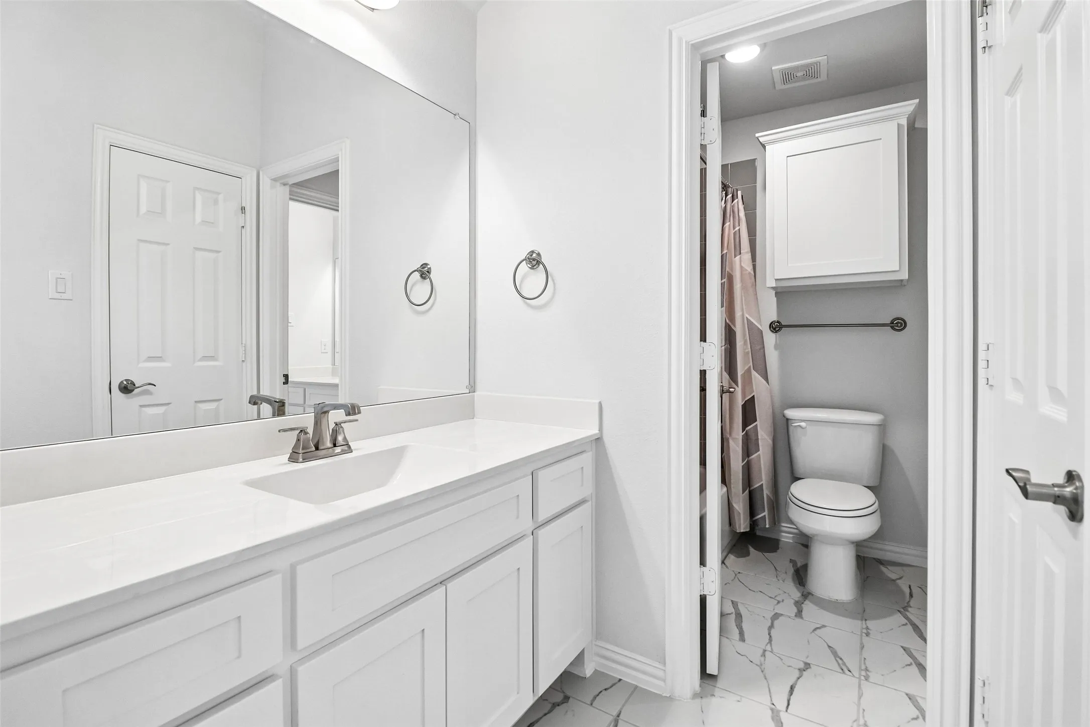 Single Family Residence For Sale in Collin County , 825 Violet Way, Celina, Texas 75009, 6 Bedroom, 4 Bathroom, 2 Garage spaces, 3,888 Sqft, built in 2021, mls#21395104, Real Estate Agent in Celina, Homes For Sale in Collin county, Homes For Sale in Celina, Realtor in Celina Texas, Real Estate Brokerage Independent Realty Texas, Luminita Cordes Realtor