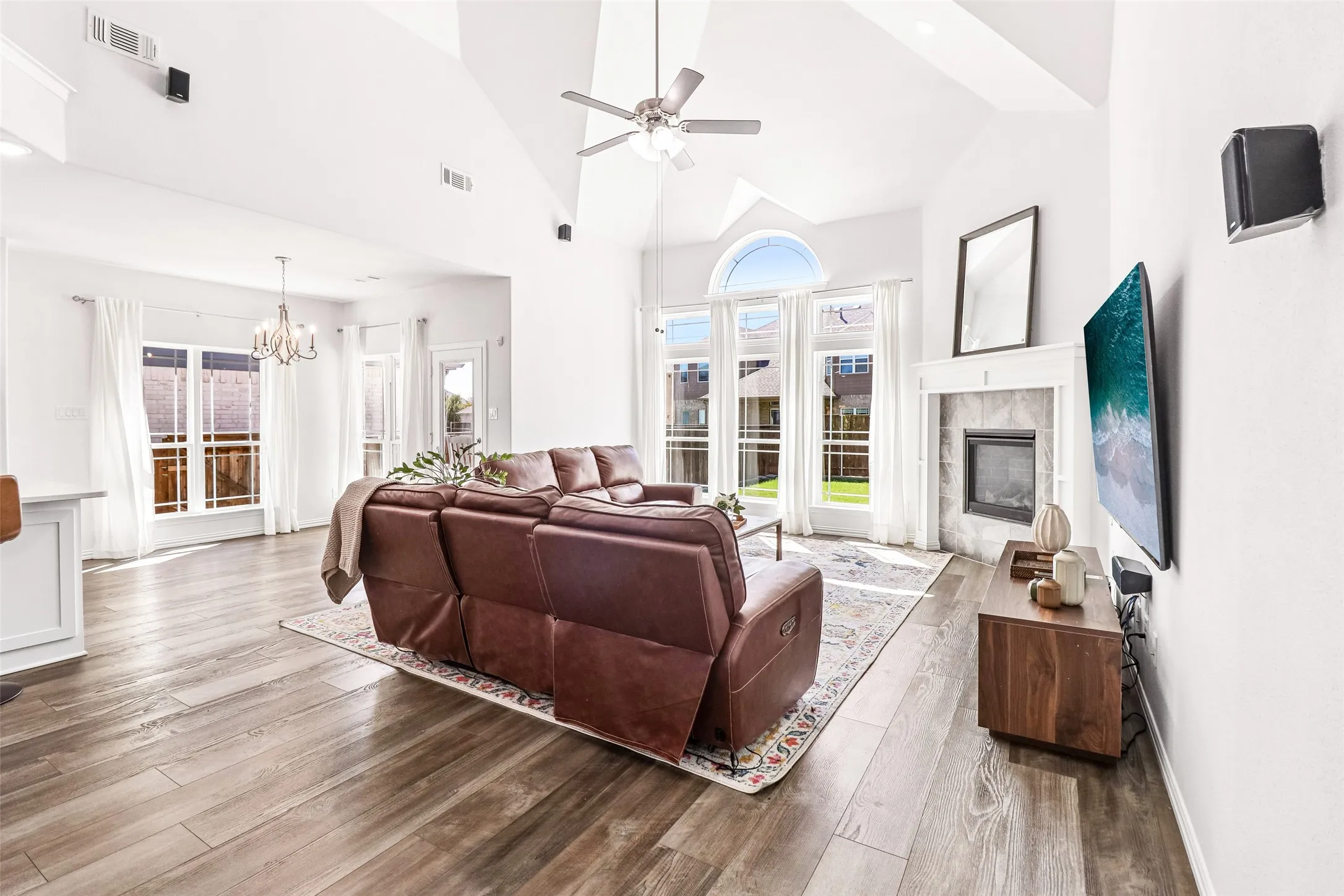 Single Family Residence For Sale in Collin County , 825 Violet Way, Celina, Texas 75009, 6 Bedroom, 4 Bathroom, 2 Garage spaces, 3,888 Sqft, built in 2021, mls#21395104, Real Estate Agent in Celina, Homes For Sale in Collin county, Homes For Sale in Celina, Realtor in Celina Texas, Real Estate Brokerage Independent Realty Texas, Luminita Cordes Realtor