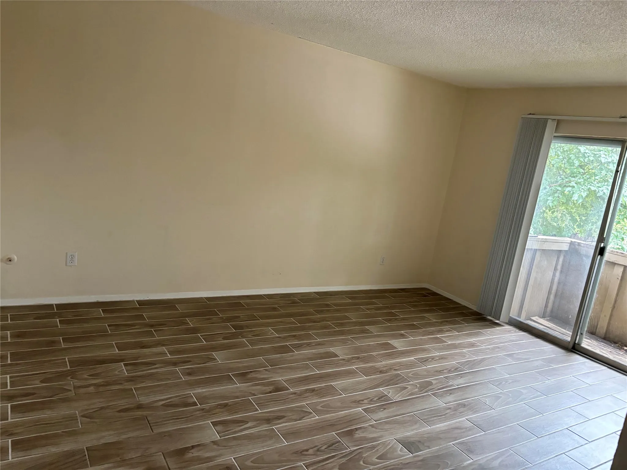 Empty room featuring a textured ceiling