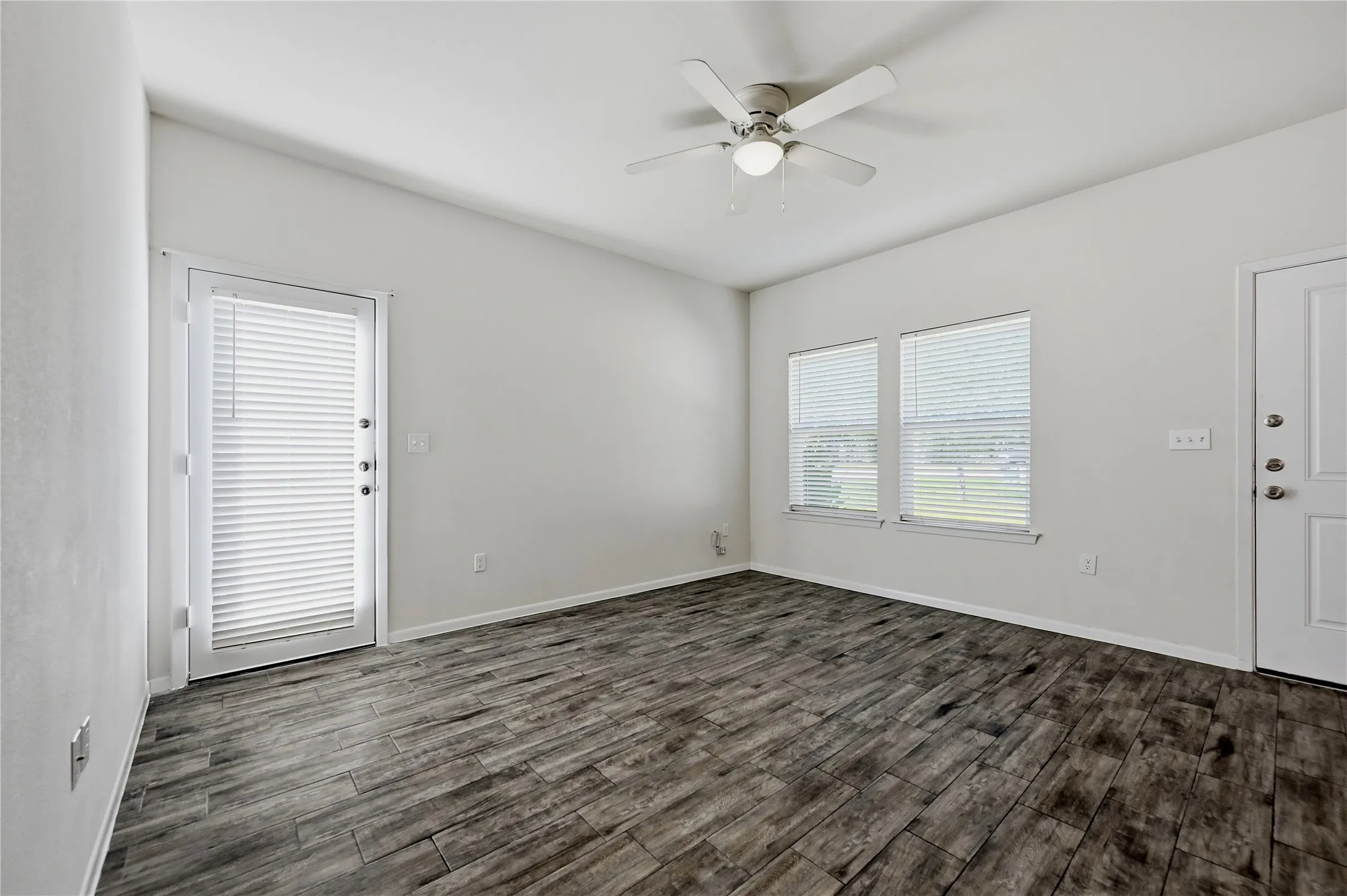Duplex For Rent in Grayson County , 2333 N Hickory Street, Sherman, Texas 75092, 3 Bedroom, 2 Bathroom, 1 Garage spaces, 1,100 Sqft, built in 2020, mls#21405798, Real Estate Agent in Sherman, Homes For Rent in Grayson county, Homes For Rent in Sherman, Realtor in Sherman Texas, Real Estate Brokerage Independent Realty Texas, Luminita Cordes Realtor