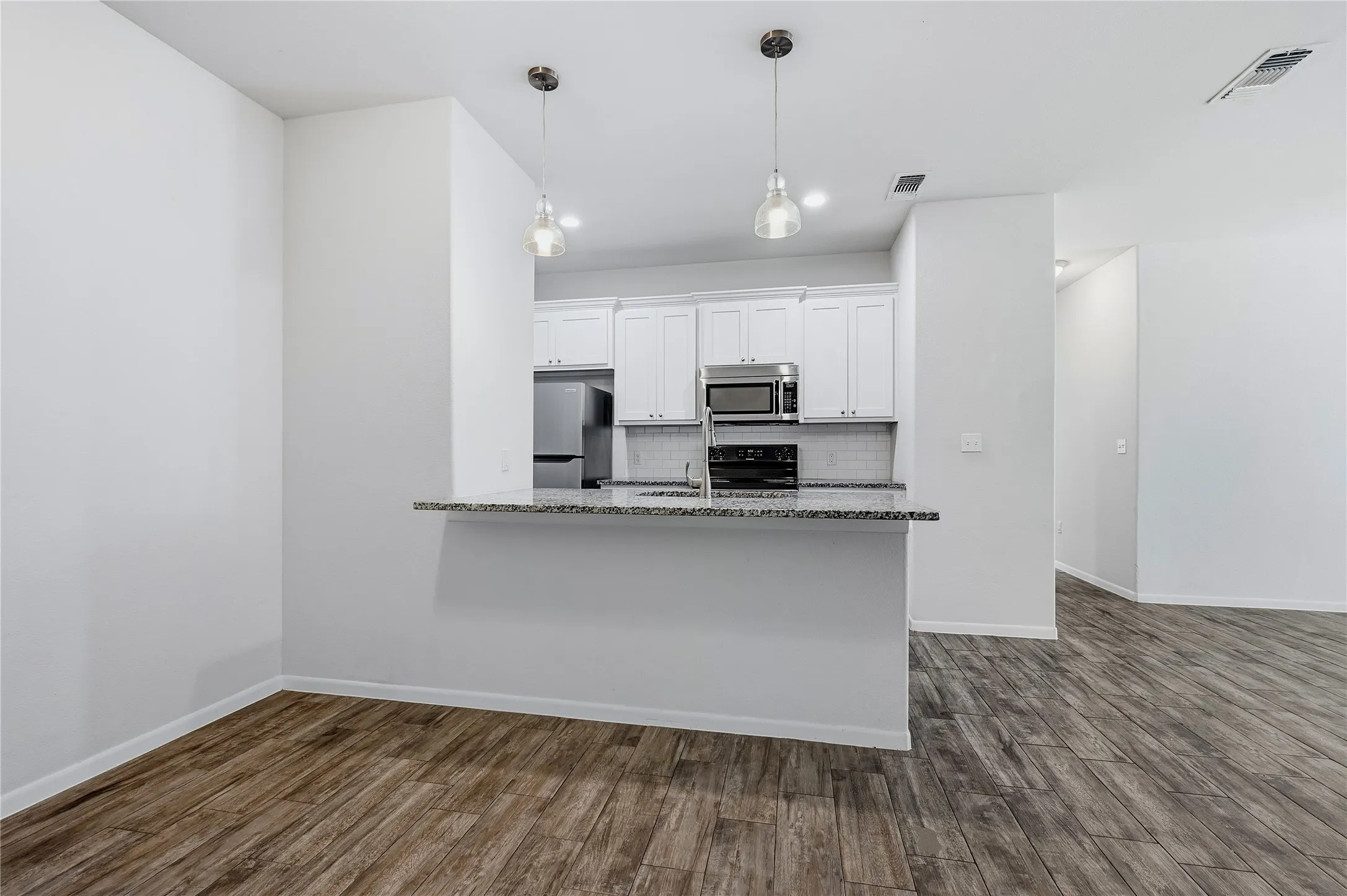 Duplex For Rent in Grayson County , 2333 N Hickory Street, Sherman, Texas 75092, 3 Bedroom, 2 Bathroom, 1 Garage spaces, 1,100 Sqft, built in 2020, mls#21405798, Real Estate Agent in Sherman, Homes For Rent in Grayson county, Homes For Rent in Sherman, Realtor in Sherman Texas, Real Estate Brokerage Independent Realty Texas, Luminita Cordes Realtor