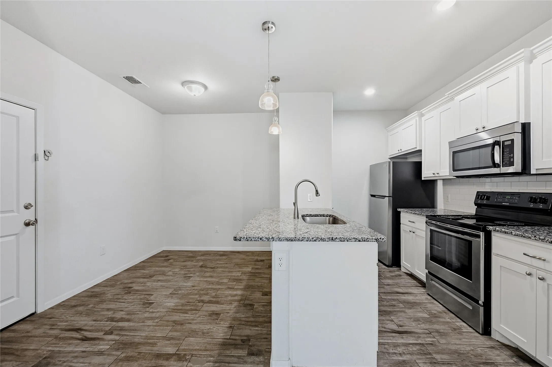 Duplex For Rent in Grayson County , 2333 N Hickory Street, Sherman, Texas 75092, 3 Bedroom, 2 Bathroom, 1 Garage spaces, 1,100 Sqft, built in 2020, mls#21405798, Real Estate Agent in Sherman, Homes For Rent in Grayson county, Homes For Rent in Sherman, Realtor in Sherman Texas, Real Estate Brokerage Independent Realty Texas, Luminita Cordes Realtor