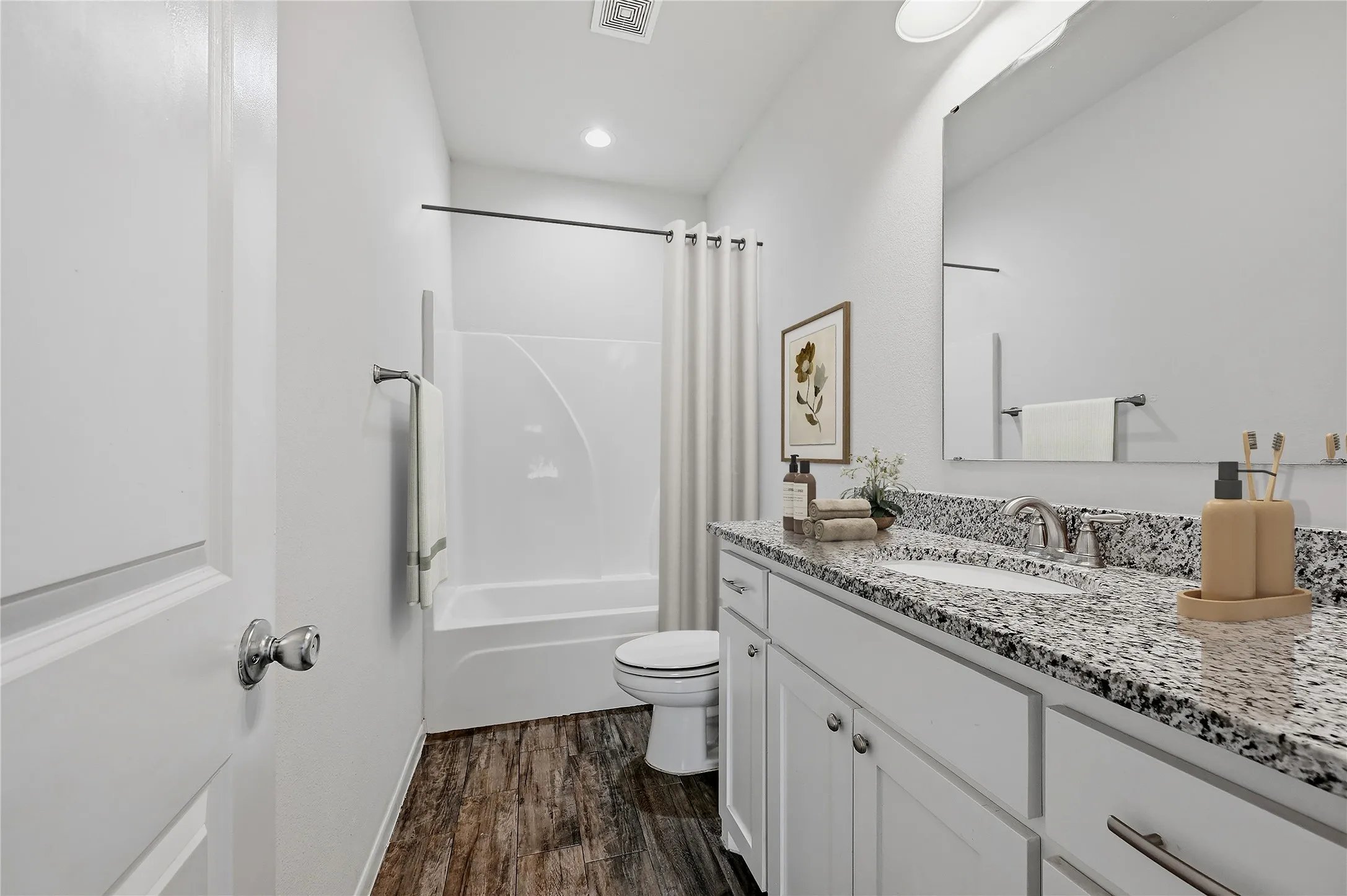 Duplex For Rent in Grayson County , 2333 N Hickory Street, Sherman, Texas 75092, 3 Bedroom, 2 Bathroom, 1 Garage spaces, 1,100 Sqft, built in 2020, mls#21405798, Real Estate Agent in Sherman, Homes For Rent in Grayson county, Homes For Rent in Sherman, Realtor in Sherman Texas, Real Estate Brokerage Independent Realty Texas, Luminita Cordes Realtor