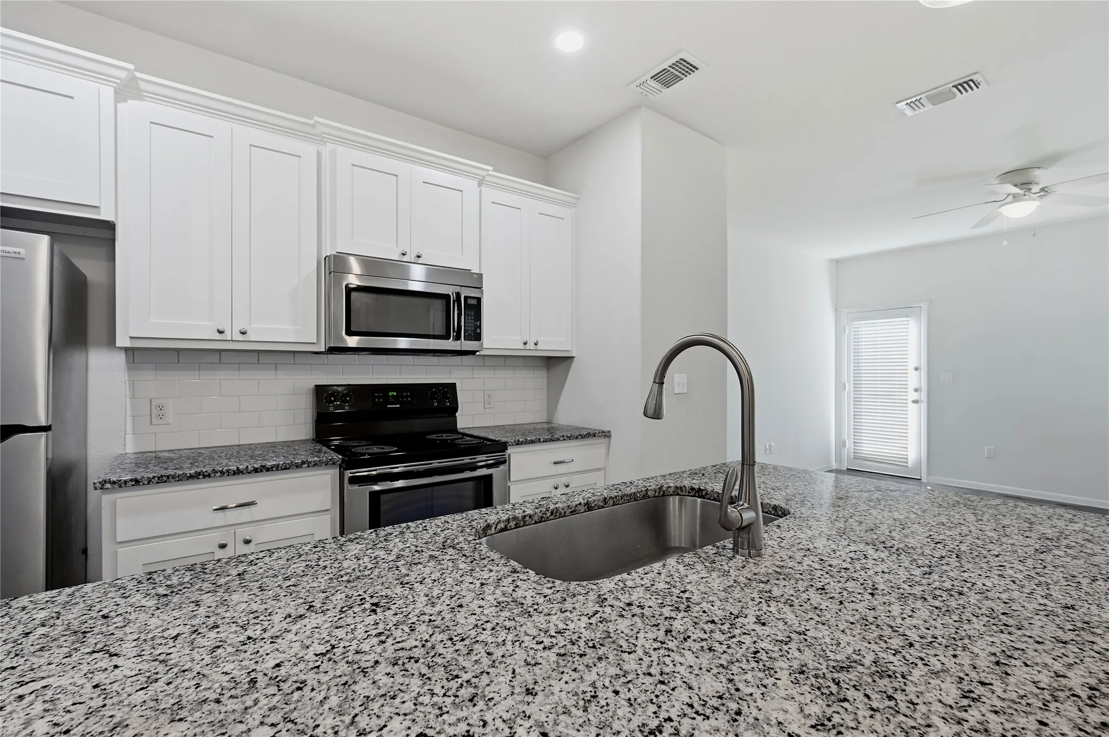 Duplex For Rent in Grayson County , 2333 N Hickory Street, Sherman, Texas 75092, 3 Bedroom, 2 Bathroom, 1 Garage spaces, 1,100 Sqft, built in 2020, mls#21405798, Real Estate Agent in Sherman, Homes For Rent in Grayson county, Homes For Rent in Sherman, Realtor in Sherman Texas, Real Estate Brokerage Independent Realty Texas, Luminita Cordes Realtor