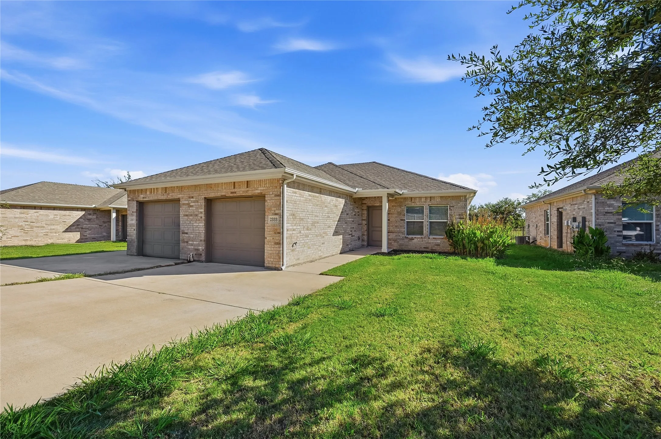 Duplex For Rent in Grayson County , 2333 N Hickory Street, Sherman, Texas 75092, 3 Bedroom, 2 Bathroom, 1 Garage spaces, 1,100 Sqft, built in 2020, mls#21405798, Real Estate Agent in Sherman, Homes For Rent in Grayson county, Homes For Rent in Sherman, Realtor in Sherman Texas, Real Estate Brokerage Independent Realty Texas, Luminita Cordes Realtor