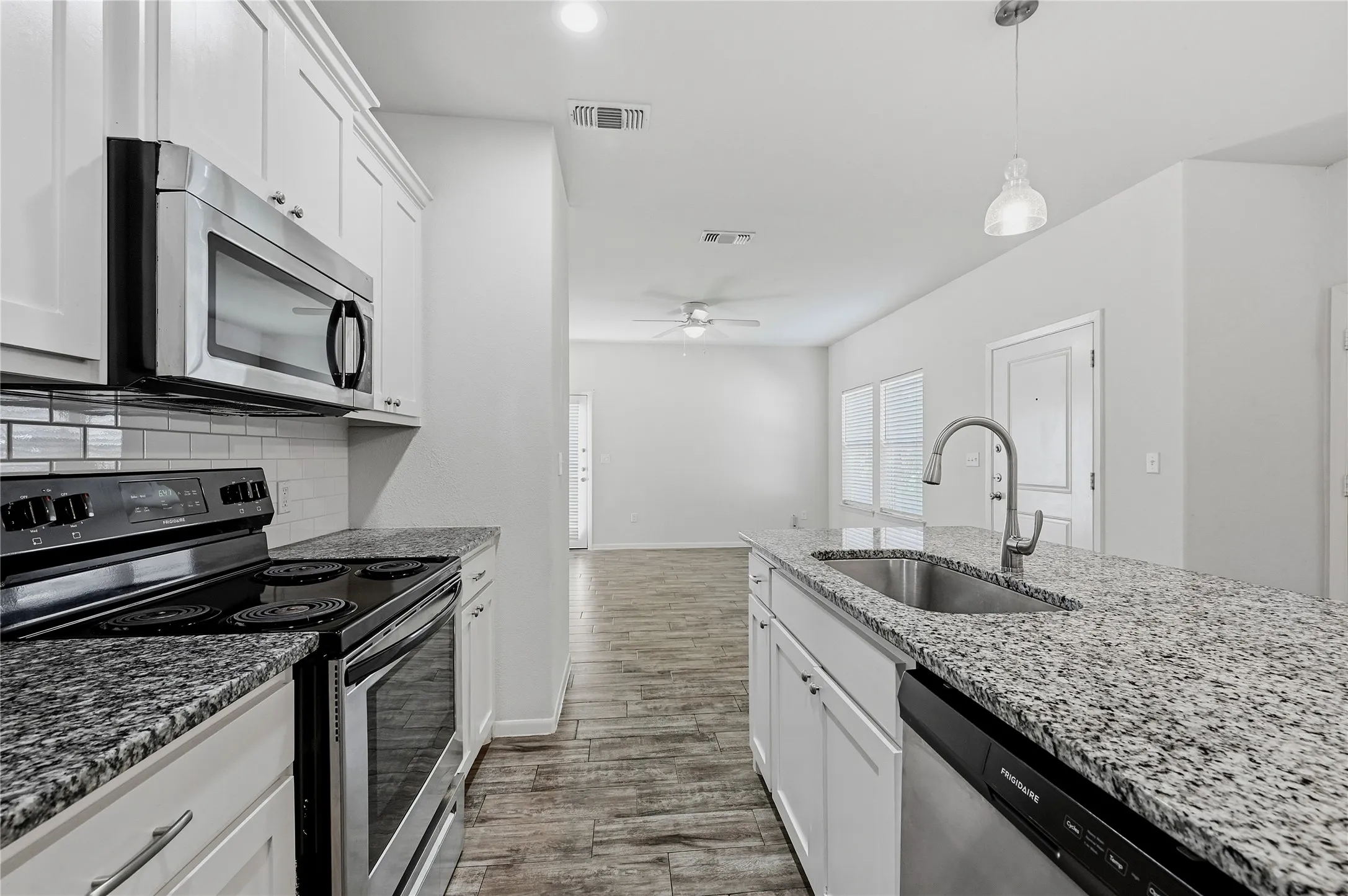 Duplex For Rent in Grayson County , 2333 N Hickory Street, Sherman, Texas 75092, 3 Bedroom, 2 Bathroom, 1 Garage spaces, 1,100 Sqft, built in 2020, mls#21405798, Real Estate Agent in Sherman, Homes For Rent in Grayson county, Homes For Rent in Sherman, Realtor in Sherman Texas, Real Estate Brokerage Independent Realty Texas, Luminita Cordes Realtor