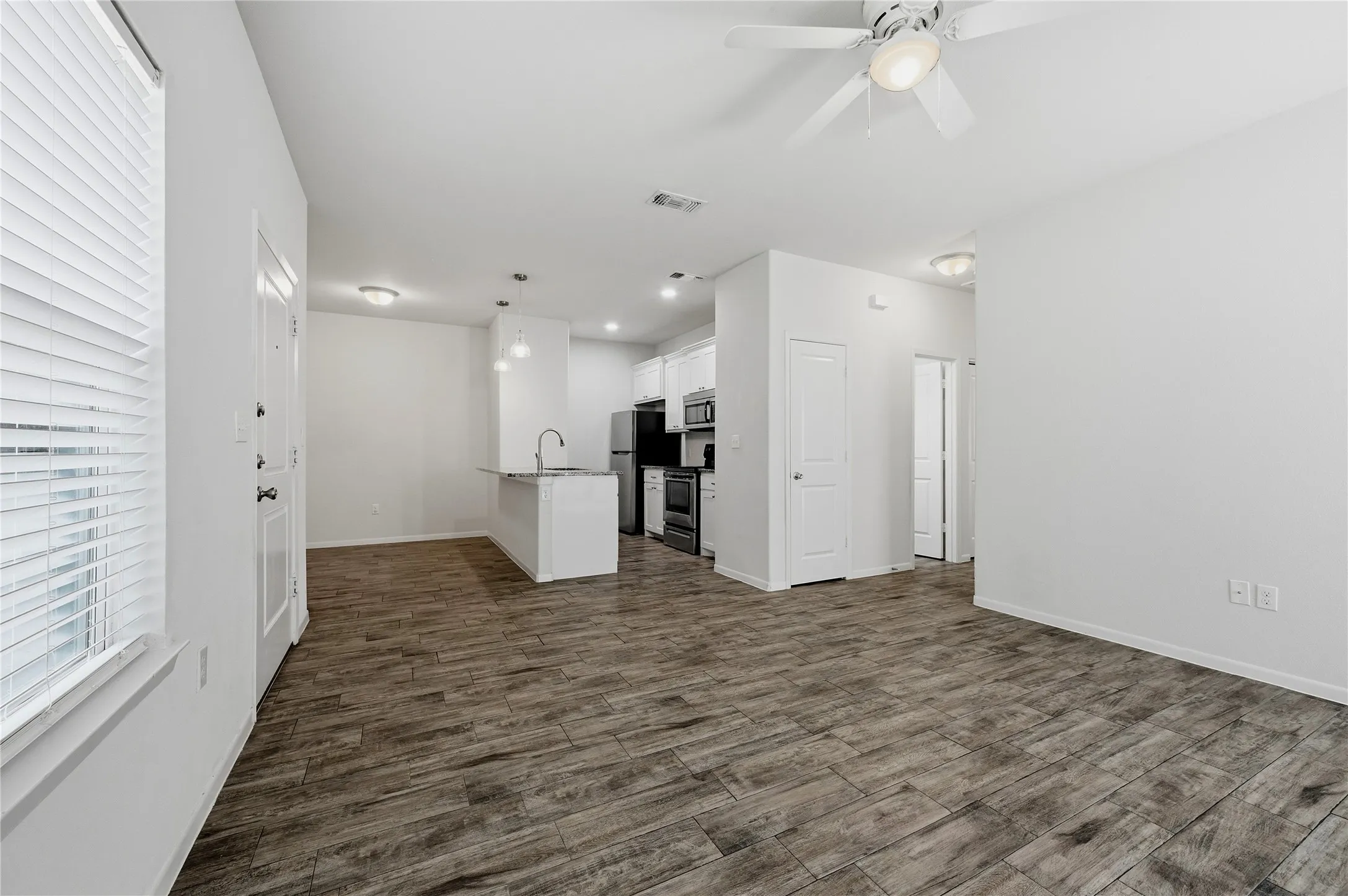Duplex For Rent in Grayson County , 2333 N Hickory Street, Sherman, Texas 75092, 3 Bedroom, 2 Bathroom, 1 Garage spaces, 1,100 Sqft, built in 2020, mls#21405798, Real Estate Agent in Sherman, Homes For Rent in Grayson county, Homes For Rent in Sherman, Realtor in Sherman Texas, Real Estate Brokerage Independent Realty Texas, Luminita Cordes Realtor