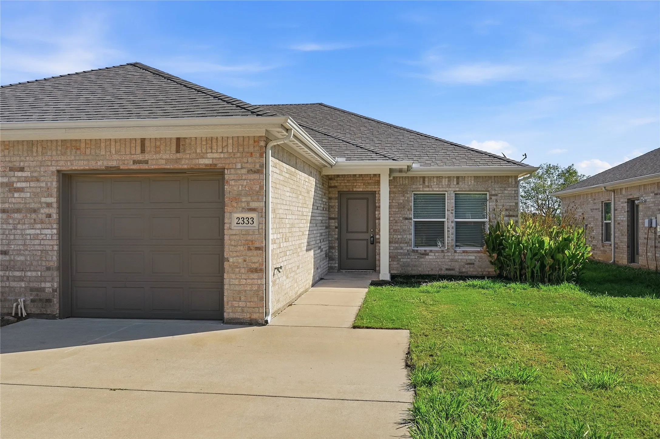 Duplex For Rent in Grayson County , 2333 N Hickory Street, Sherman, Texas 75092, 3 Bedroom, 2 Bathroom, 1 Garage spaces, 1,100 Sqft, built in 2020, mls#21405798, Real Estate Agent in Sherman, Homes For Rent in Grayson county, Homes For Rent in Sherman, Realtor in Sherman Texas, Real Estate Brokerage Independent Realty Texas, Luminita Cordes Realtor