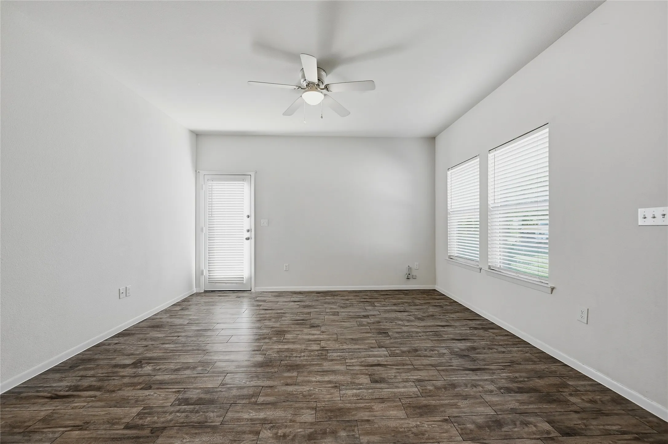 Duplex For Rent in Grayson County , 2333 N Hickory Street, Sherman, Texas 75092, 3 Bedroom, 2 Bathroom, 1 Garage spaces, 1,100 Sqft, built in 2020, mls#21405798, Real Estate Agent in Sherman, Homes For Rent in Grayson county, Homes For Rent in Sherman, Realtor in Sherman Texas, Real Estate Brokerage Independent Realty Texas, Luminita Cordes Realtor