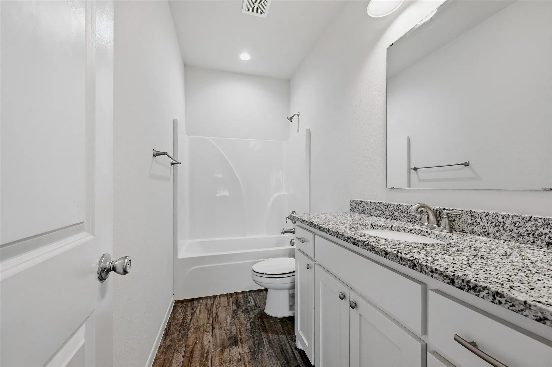 Duplex For Rent in Grayson County , 2333 N Hickory Street, Sherman, Texas 75092, 3 Bedroom, 2 Bathroom, 1 Garage spaces, 1,100 Sqft, built in 2020, mls#21405798, Real Estate Agent in Sherman, Homes For Rent in Grayson county, Homes For Rent in Sherman, Realtor in Sherman Texas, Real Estate Brokerage Independent Realty Texas, Luminita Cordes Realtor