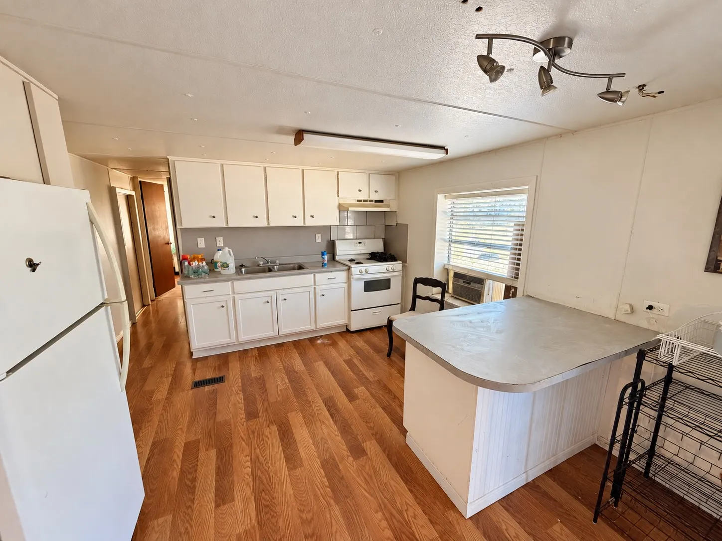 Mobile Home For Sale in Hood County , 3048 Green Meadows Road, Granbury, Texas 76049, 2 Bedroom, 2 Bathroom, Garage spaces, 1,020 Sqft, built in 1971, mls#21402336, Real Estate Agent in Granbury, Homes For Sale in Hood county, Homes For Sale in Granbury, Realtor in Granbury Texas, Real Estate Brokerage Independent Realty Texas, Luminita Cordes Realtor