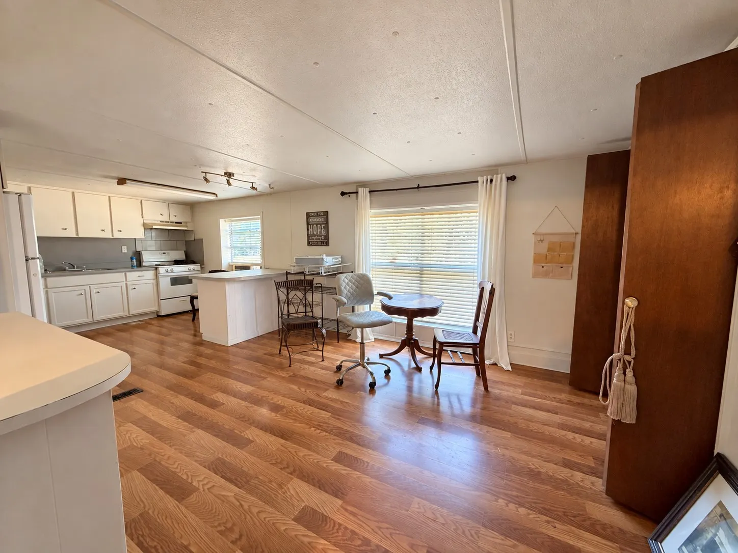 Mobile Home For Sale in Hood County , 3048 Green Meadows Road, Granbury, Texas 76049, 2 Bedroom, 2 Bathroom, Garage spaces, 1,020 Sqft, built in 1971, mls#21402336, Real Estate Agent in Granbury, Homes For Sale in Hood county, Homes For Sale in Granbury, Realtor in Granbury Texas, Real Estate Brokerage Independent Realty Texas, Luminita Cordes Realtor
