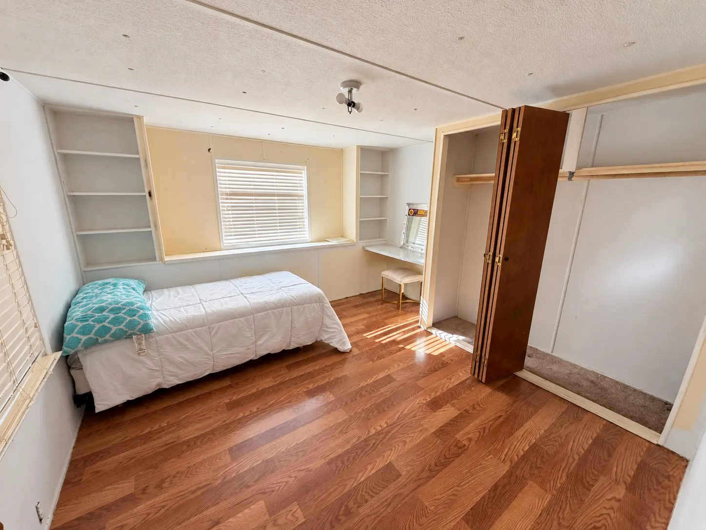 Mobile Home For Sale in Hood County , 3048 Green Meadows Road, Granbury, Texas 76049, 2 Bedroom, 2 Bathroom, Garage spaces, 1,020 Sqft, built in 1971, mls#21402336, Real Estate Agent in Granbury, Homes For Sale in Hood county, Homes For Sale in Granbury, Realtor in Granbury Texas, Real Estate Brokerage Independent Realty Texas, Luminita Cordes Realtor