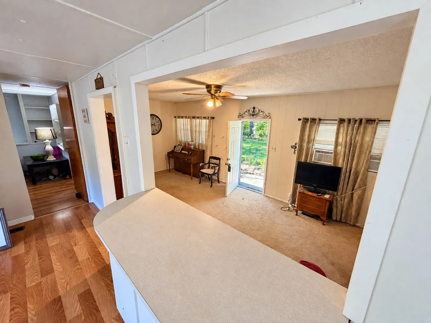 Mobile Home For Sale in Hood County , 3048 Green Meadows Road, Granbury, Texas 76049, 2 Bedroom, 2 Bathroom, Garage spaces, 1,020 Sqft, built in 1971, mls#21402336, Real Estate Agent in Granbury, Homes For Sale in Hood county, Homes For Sale in Granbury, Realtor in Granbury Texas, Real Estate Brokerage Independent Realty Texas, Luminita Cordes Realtor