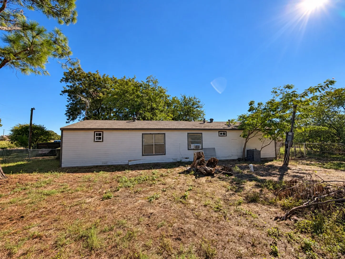 Mobile Home For Sale in Hood County , 3048 Green Meadows Road, Granbury, Texas 76049, 2 Bedroom, 2 Bathroom, Garage spaces, 1,020 Sqft, built in 1971, mls#21402336, Real Estate Agent in Granbury, Homes For Sale in Hood county, Homes For Sale in Granbury, Realtor in Granbury Texas, Real Estate Brokerage Independent Realty Texas, Luminita Cordes Realtor